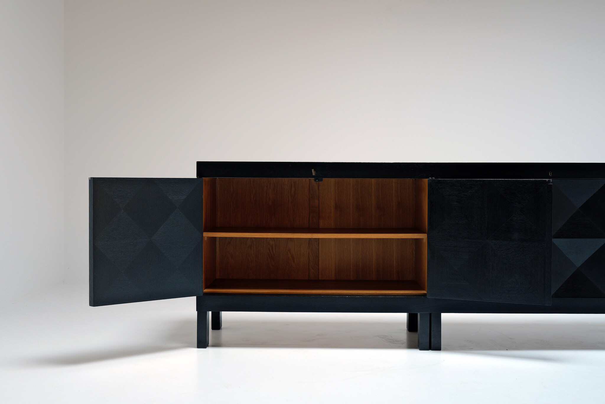 Zeldzame Brutalistische sideboard  Van J. Batenburg Voor E.M.Y, Belgie 1969