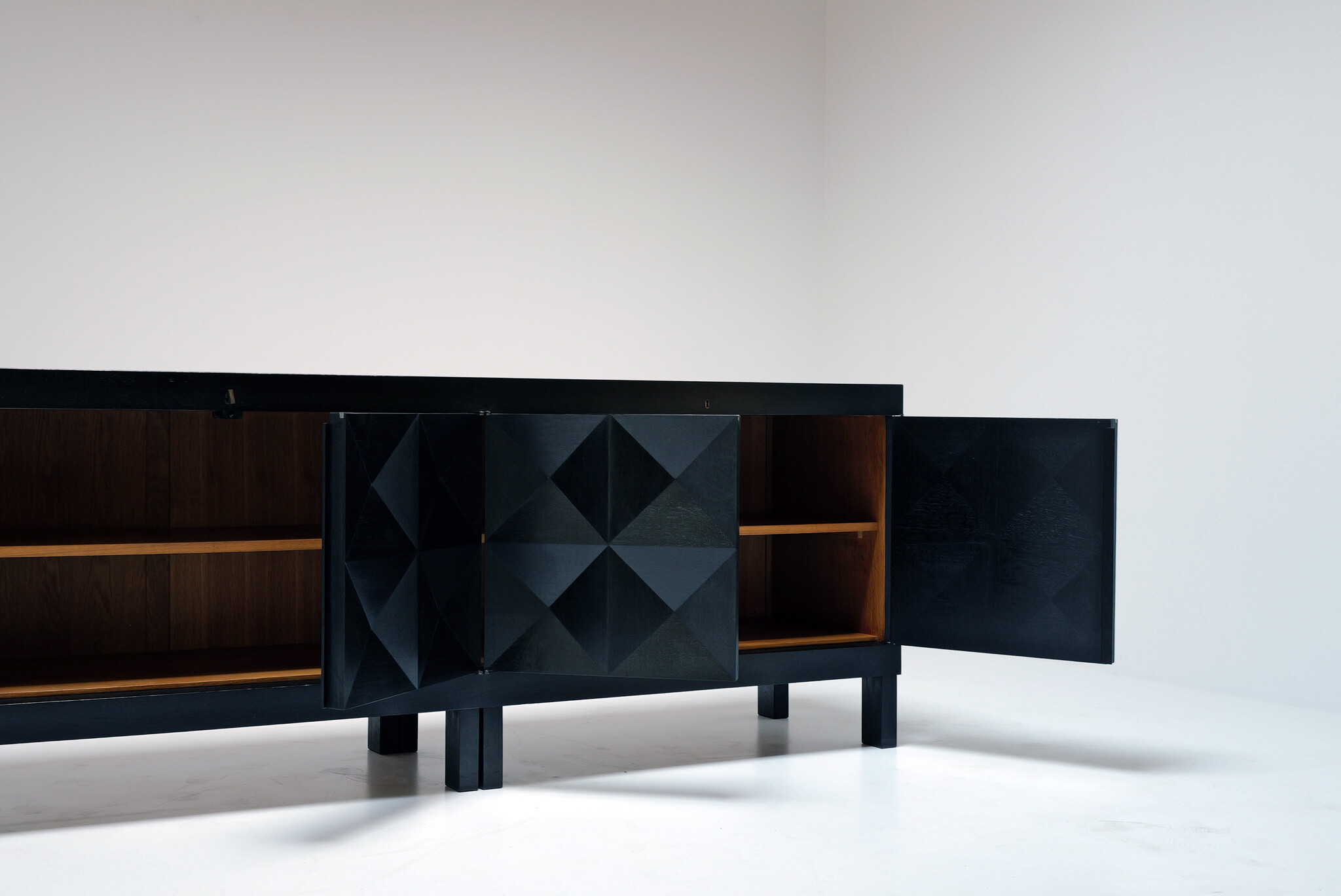 Zeldzame Brutalistische sideboard  Van J. Batenburg Voor E.M.Y, Belgie 1969