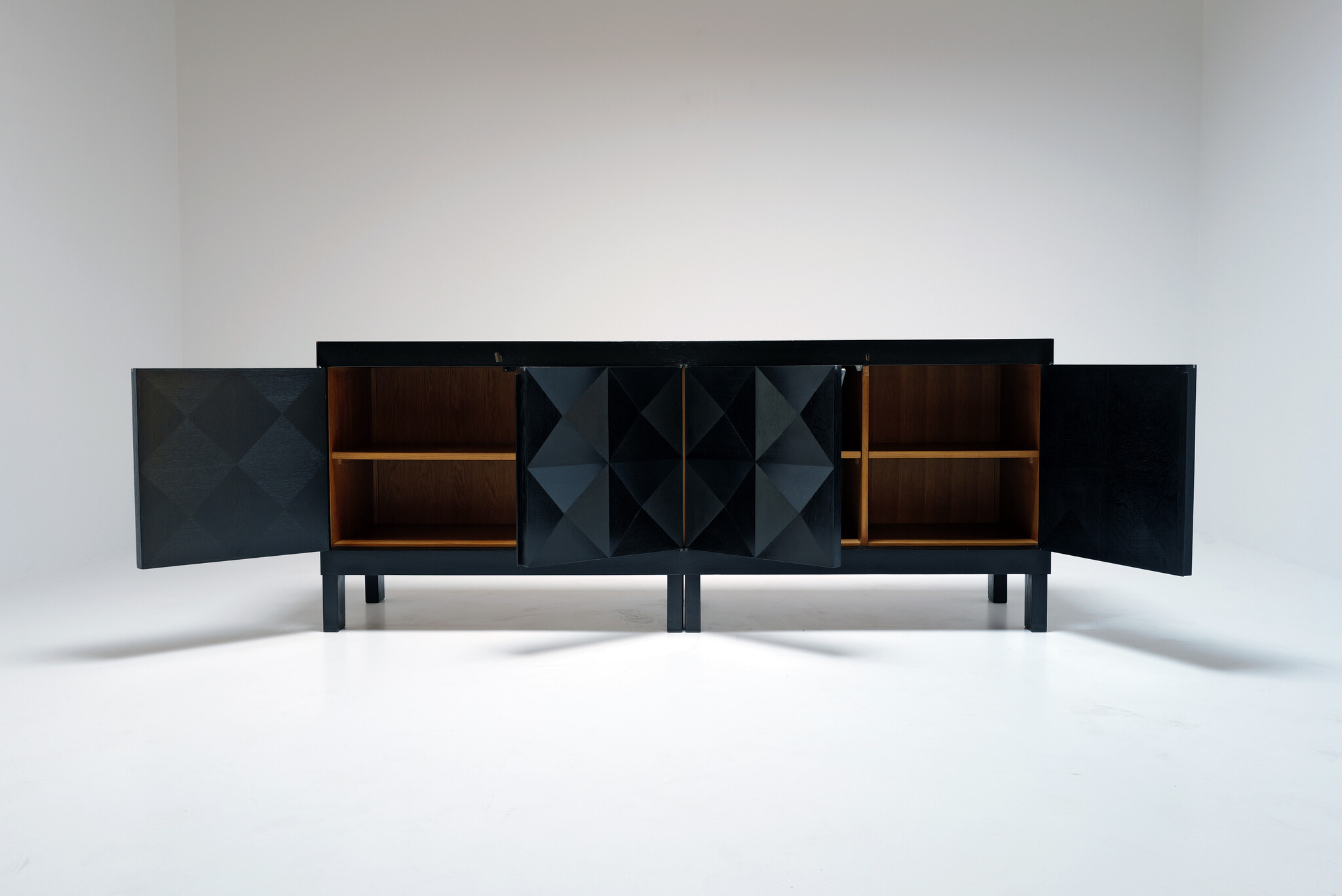 Zeldzame Brutalistische sideboard  Van J. Batenburg Voor E.M.Y, Belgie 1969