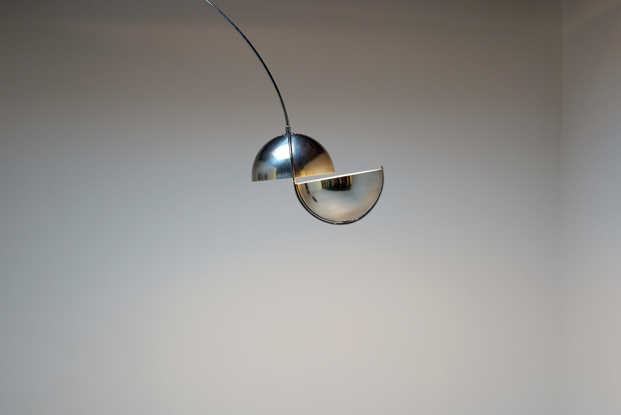 Lampe à arc italienne chromée, années 1970