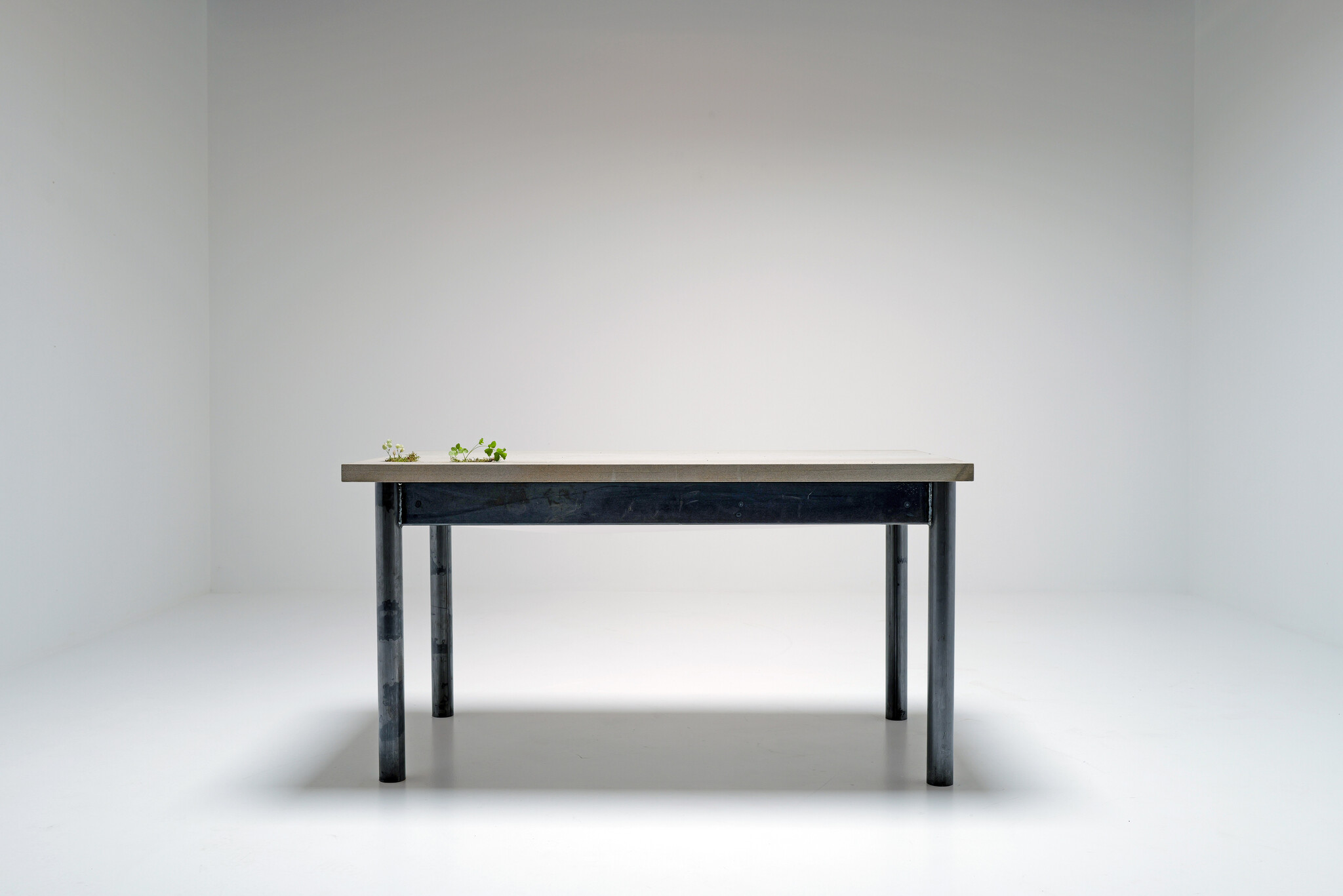 Amazonas Desk van Wolfgang Laubersheimer voor Pentagon, 1988
