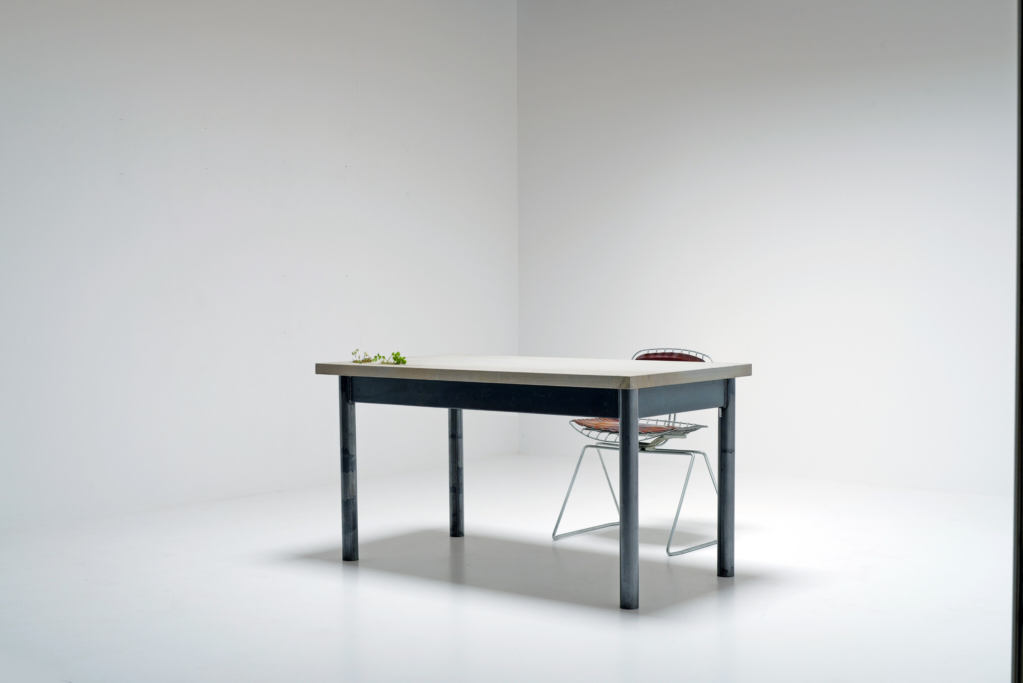 Amazonas Desk van Wolfgang Laubersheimer voor Pentagon, 1988