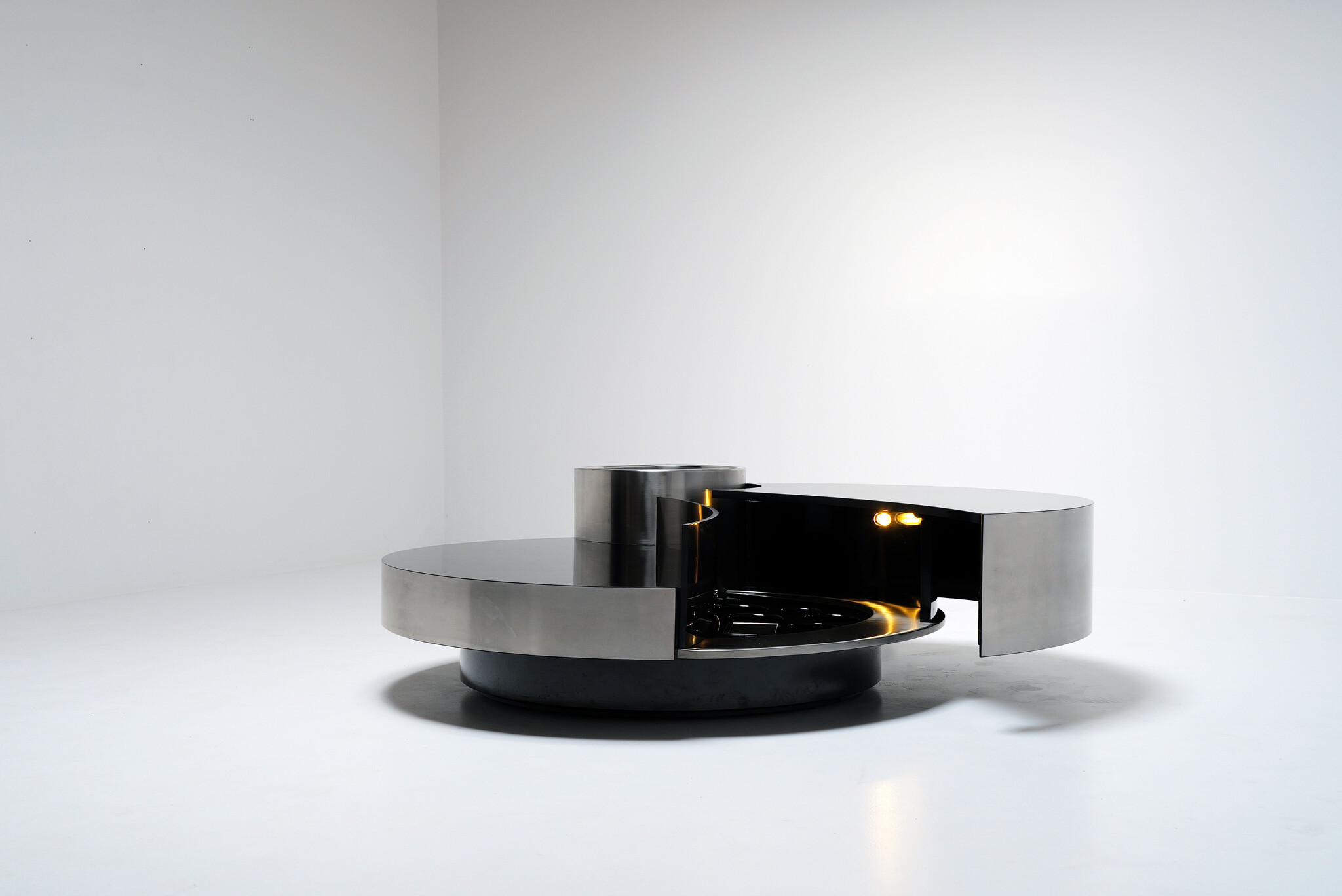 Massimo Papiri coffee table bar for Mario Sabot, 1970s