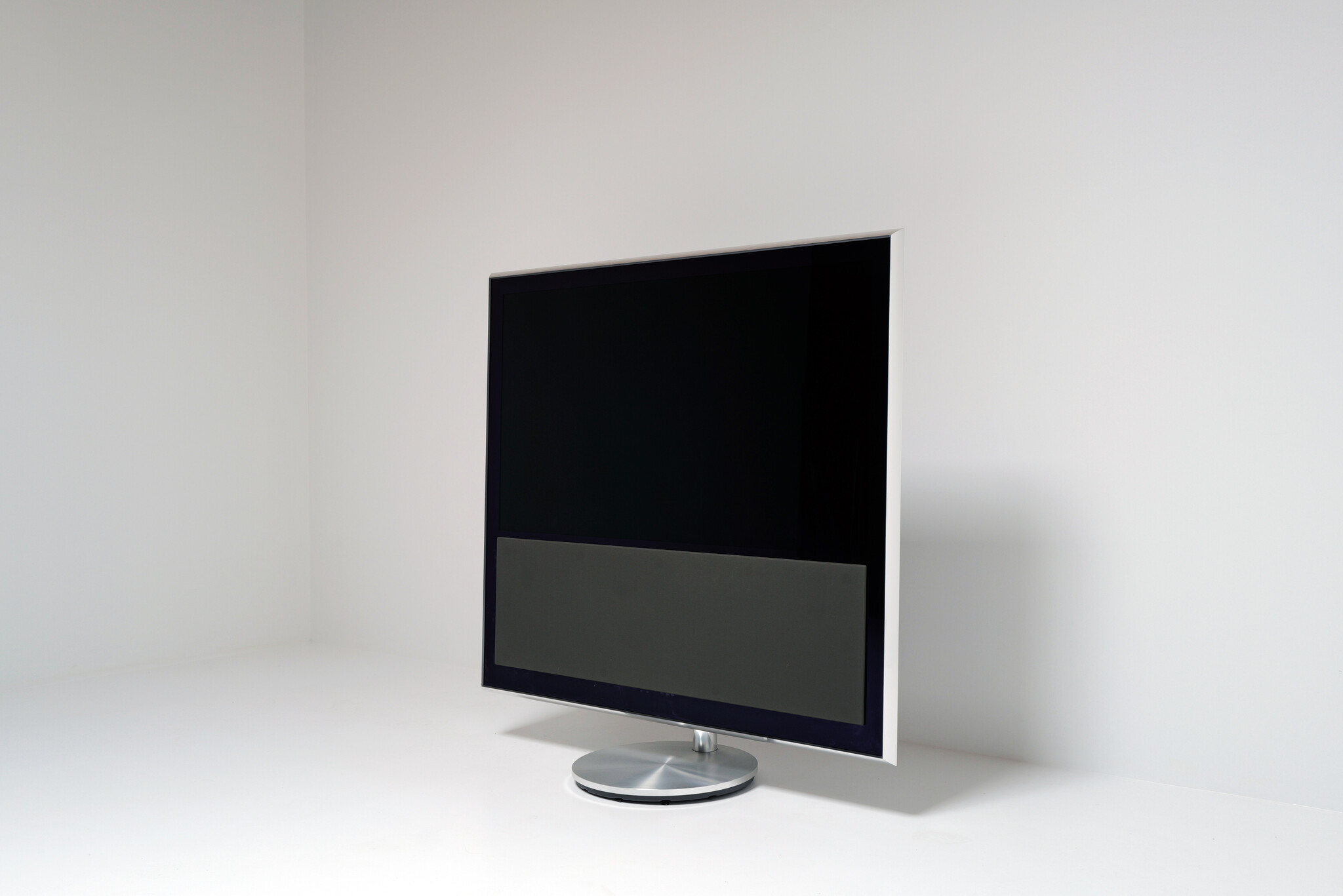 Bang & Olufsen BeoVision 10–46″ Piano Black