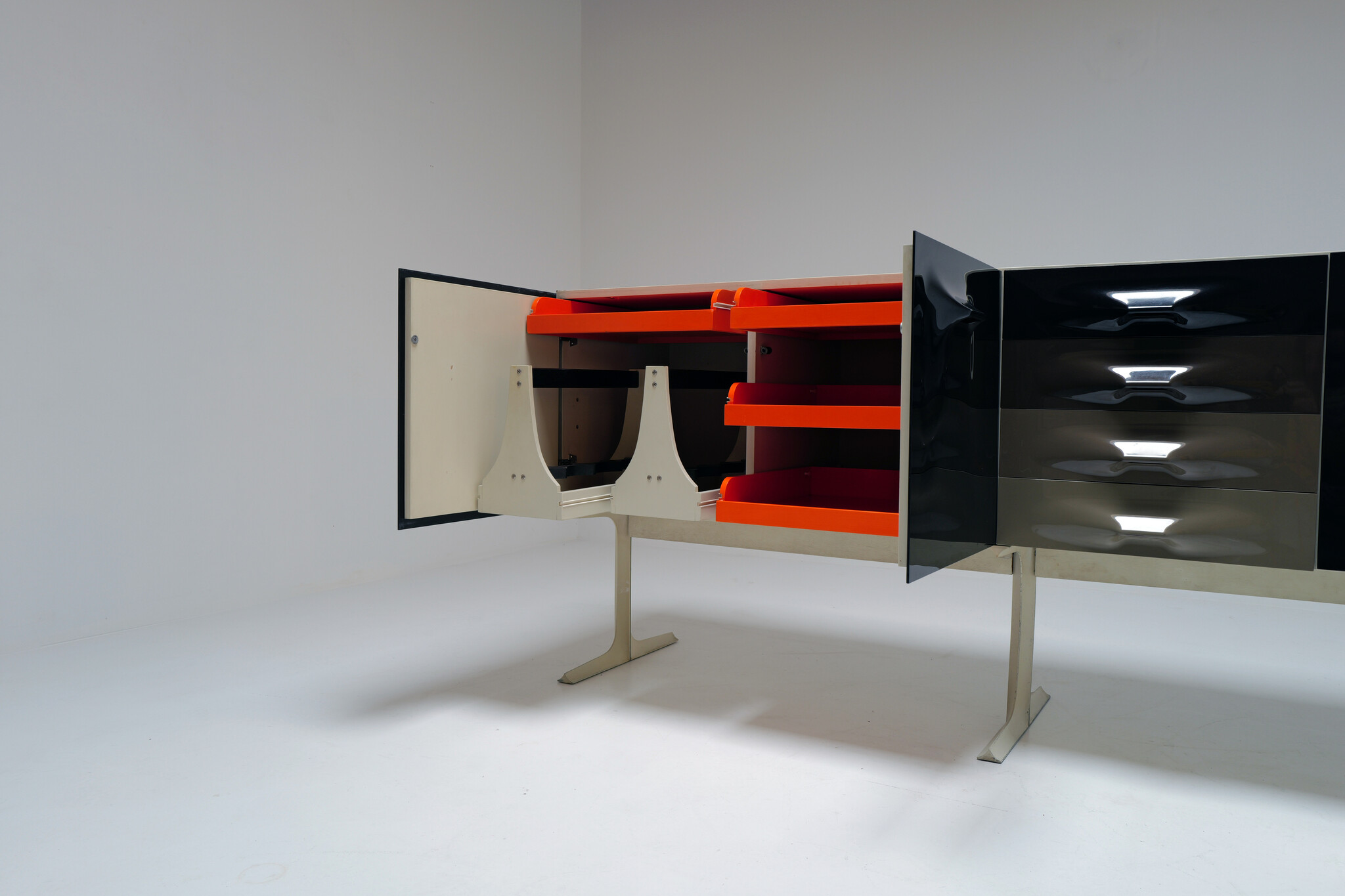 Buffet de Raymond Loewy, 1969