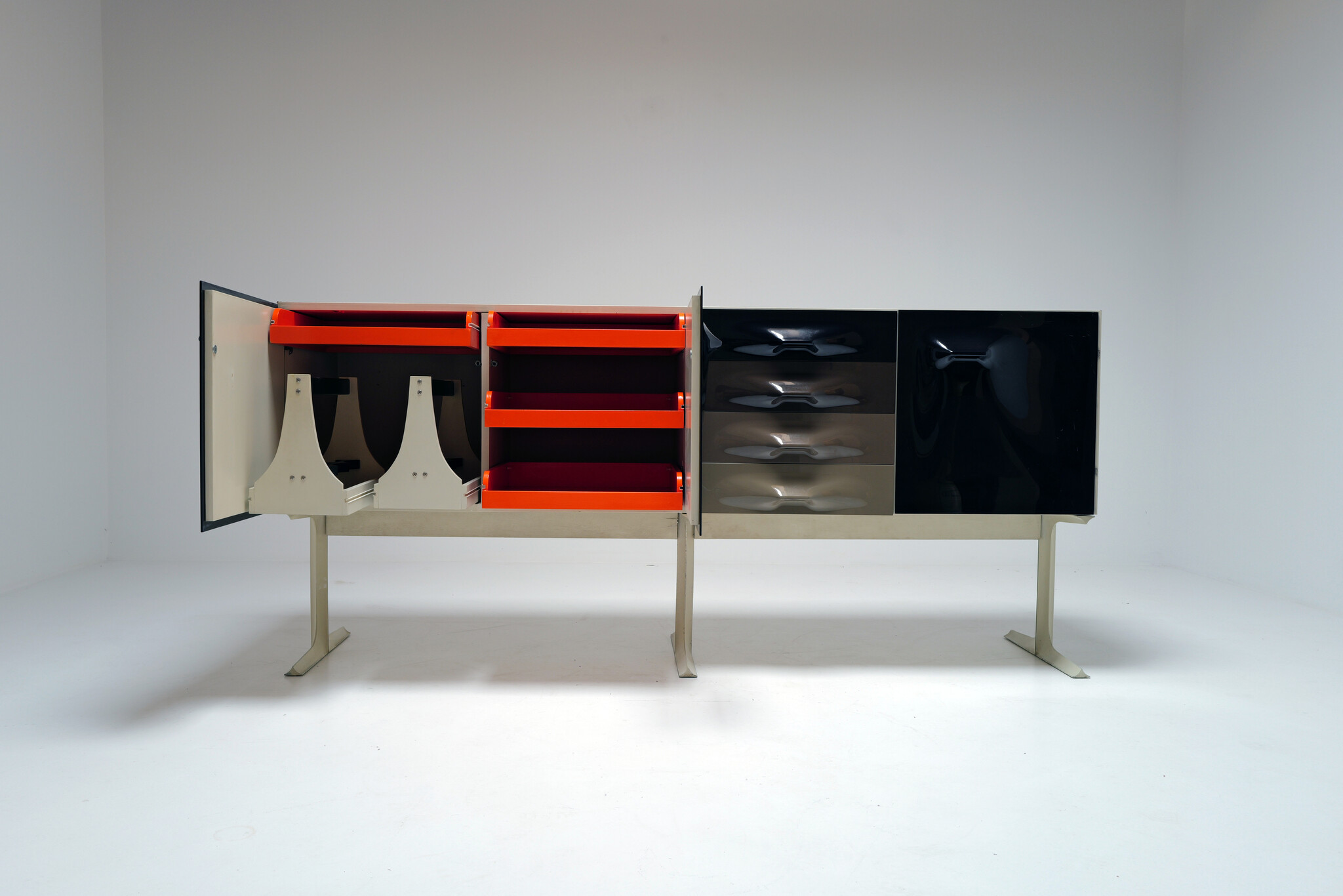 Buffet de Raymond Loewy, 1969