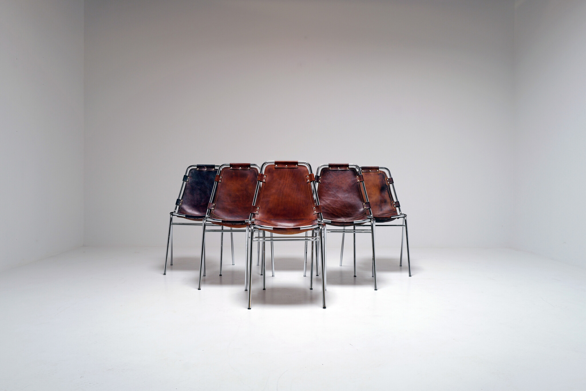 Leren eetkamerstoelen geselecteerd door Charlotte Perriand voor Les Arcs, 1960's