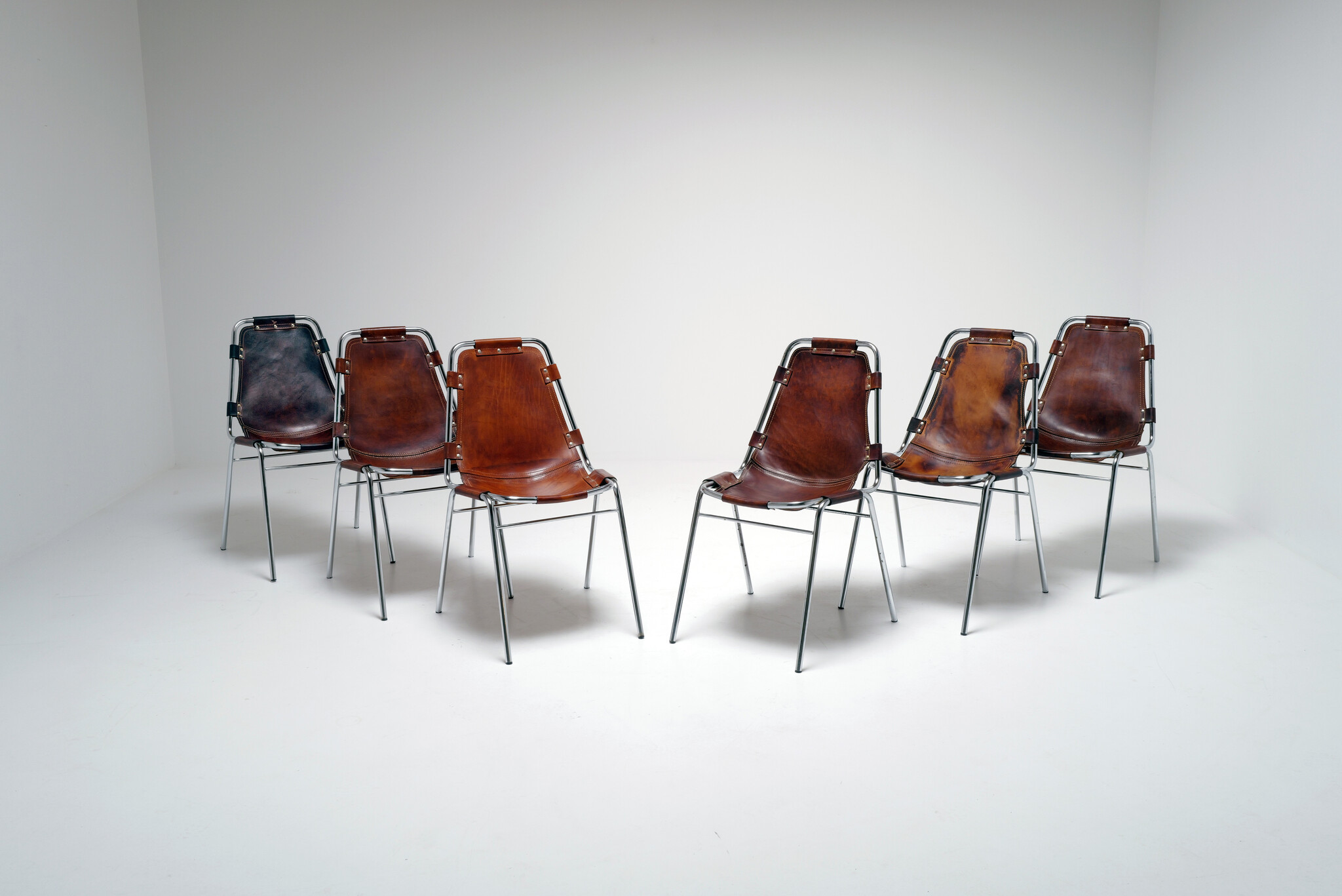 Leren eetkamerstoelen geselecteerd door Charlotte Perriand voor Les Arcs, 1960's