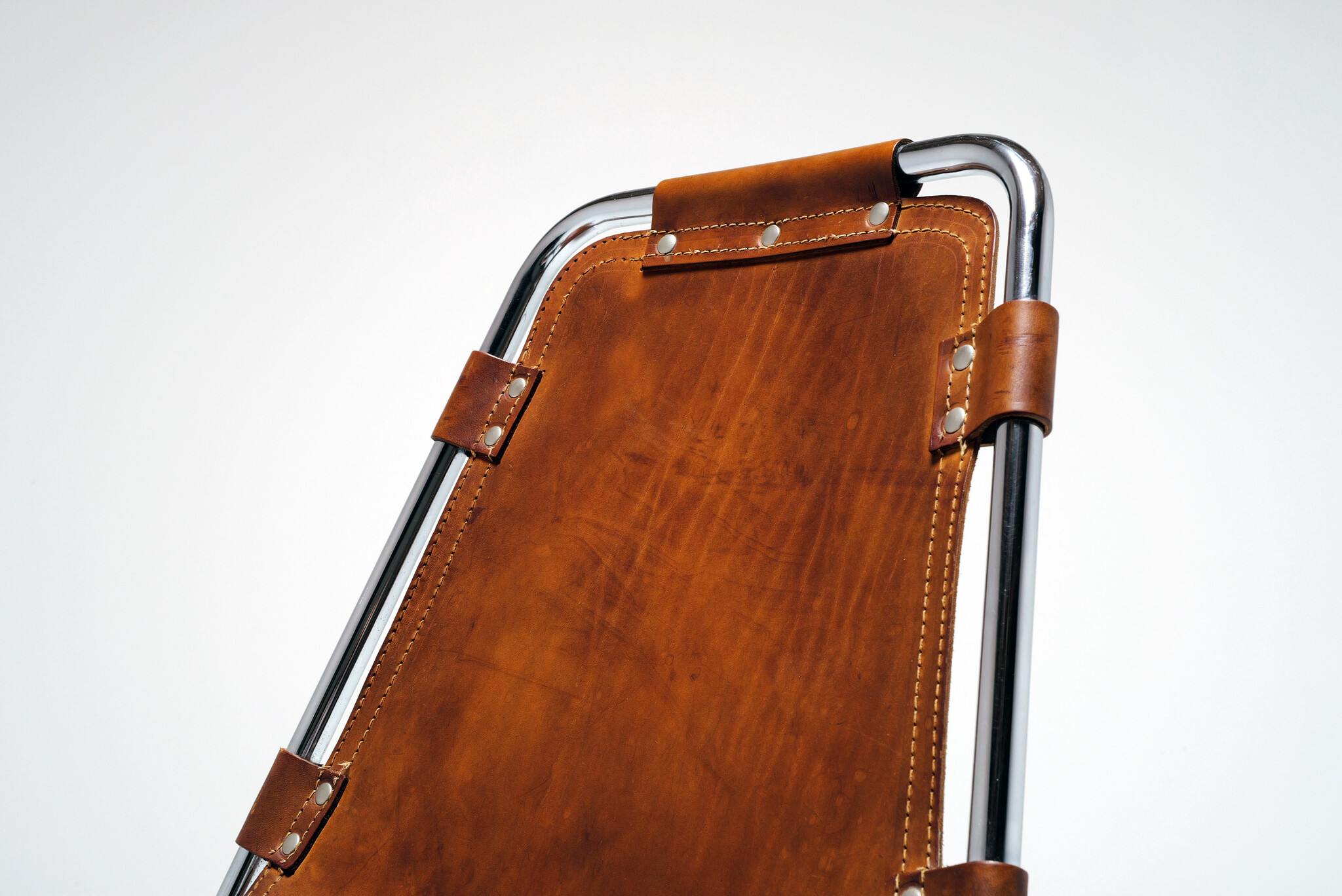 Leren eetkamerstoelen geselecteerd door Charlotte Perriand voor Les Arcs, 1960's