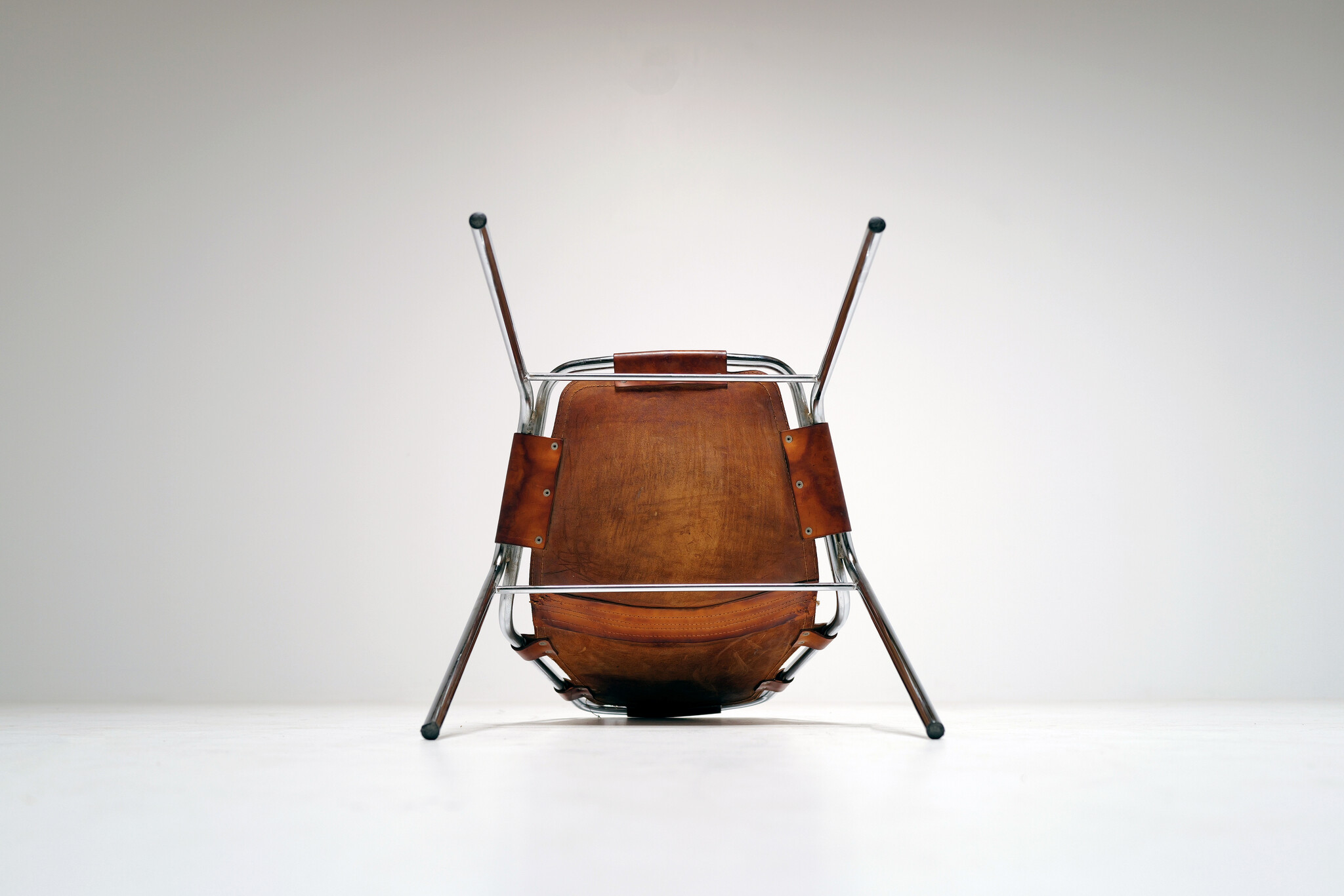 Leren eetkamerstoelen geselecteerd door Charlotte Perriand voor Les Arcs, 1960's