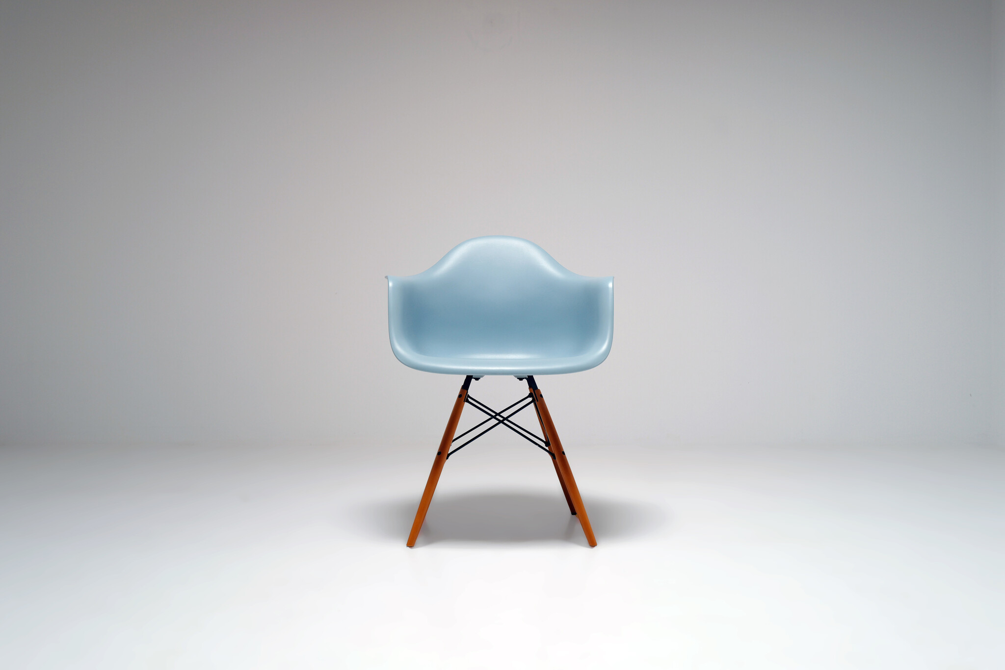 Multitonale Collector’s Set Vitra Eames Armchairs