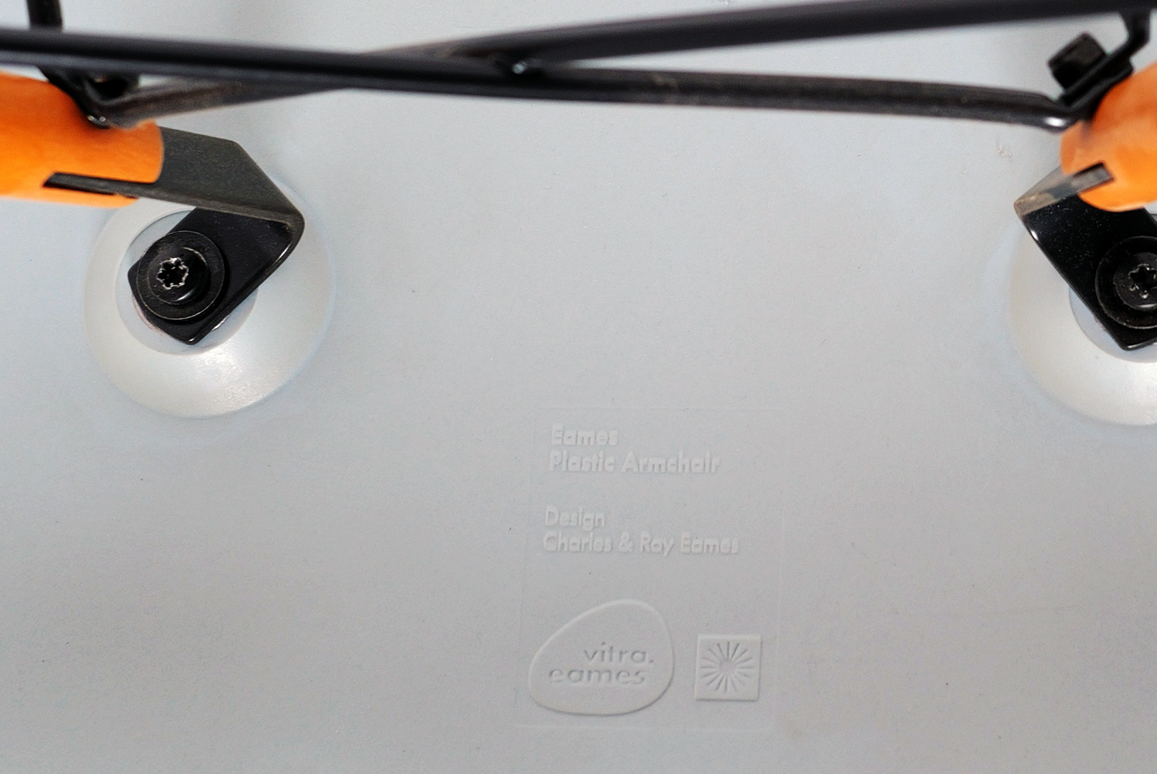 Multitonale Collector’s Set Vitra Eames Armchairs