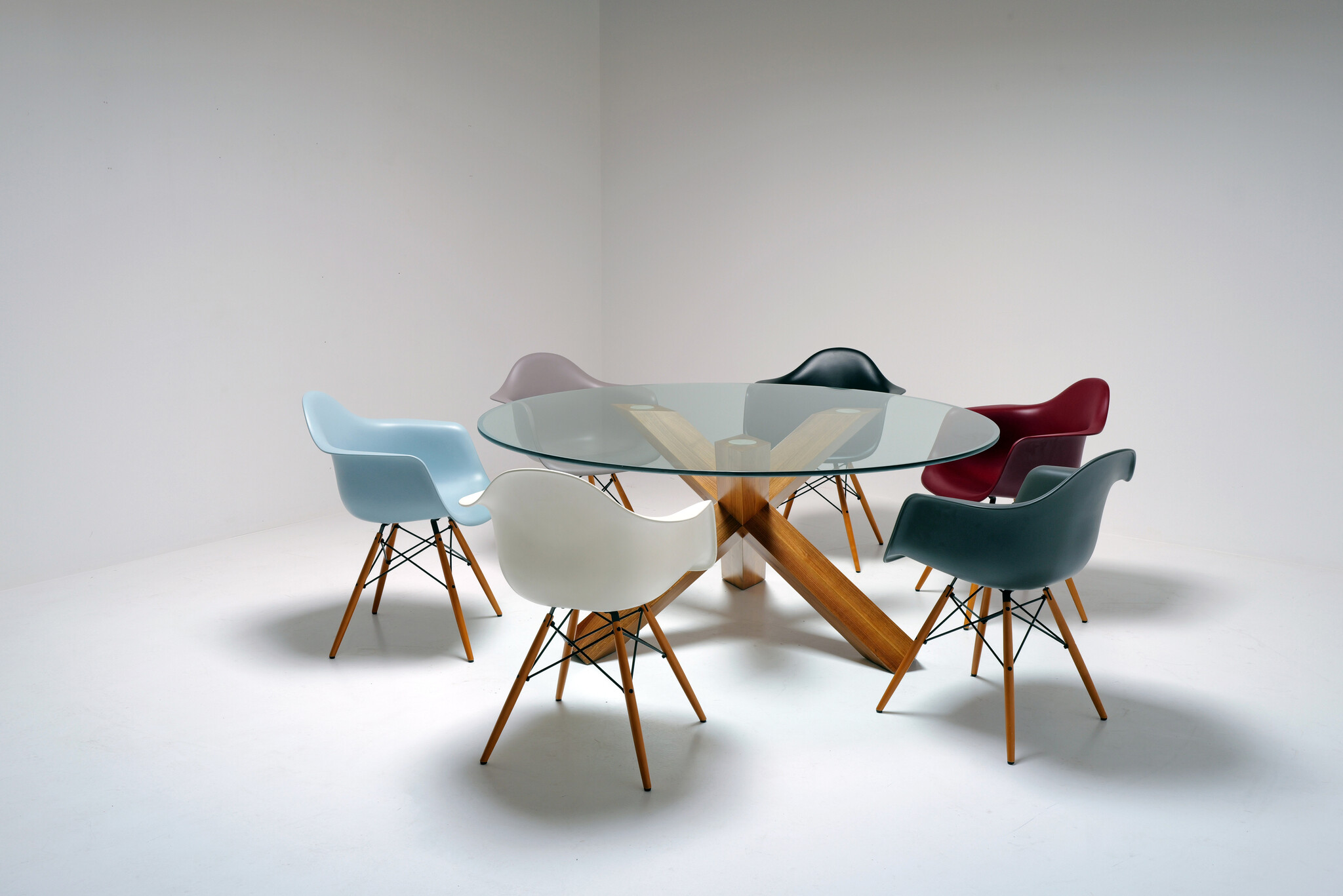 Multitonale Collector’s Set Vitra Eames Armchairs