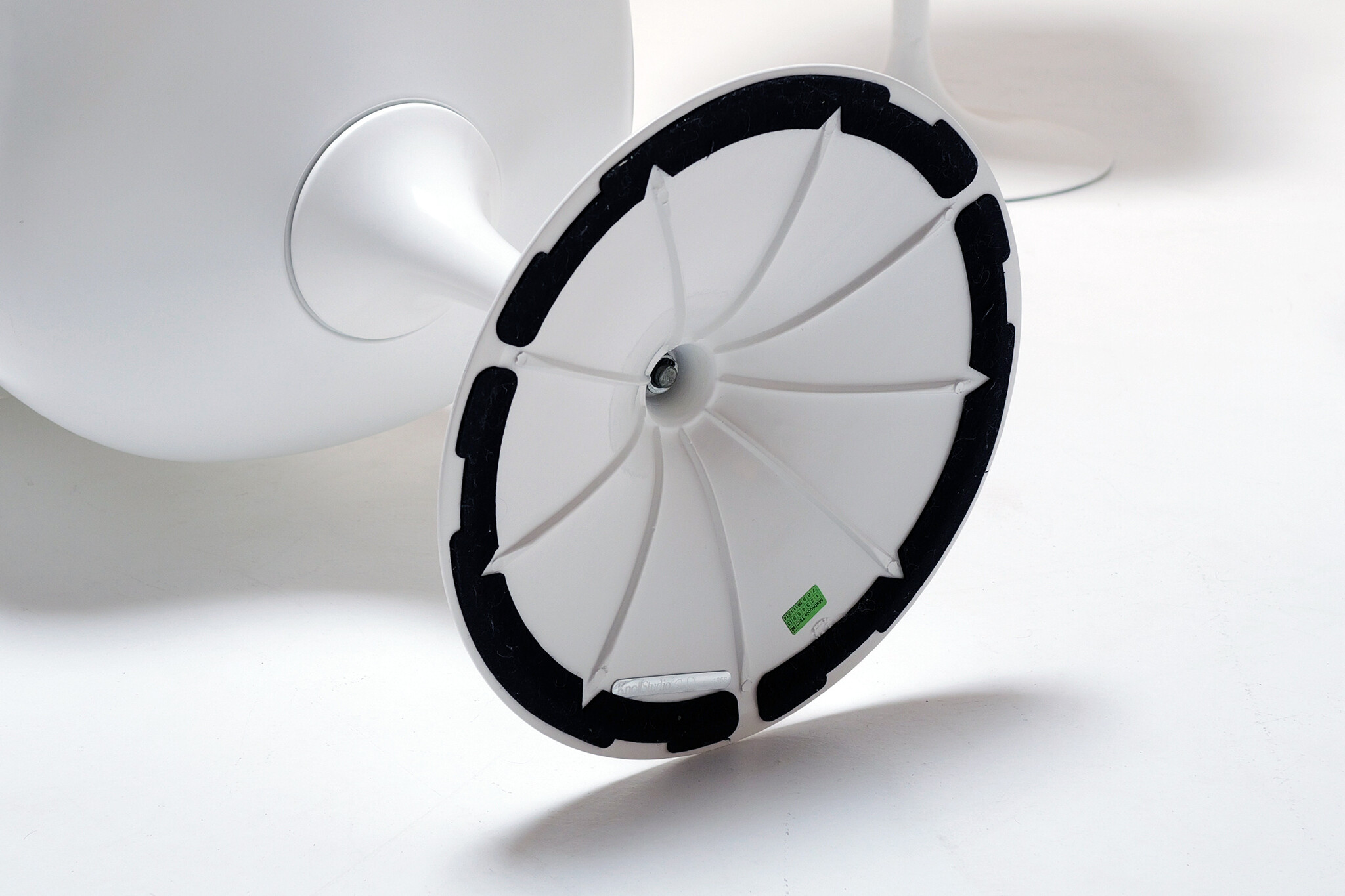 Set van 8 tulip stoelen door Eero Saarinen voor knoll international