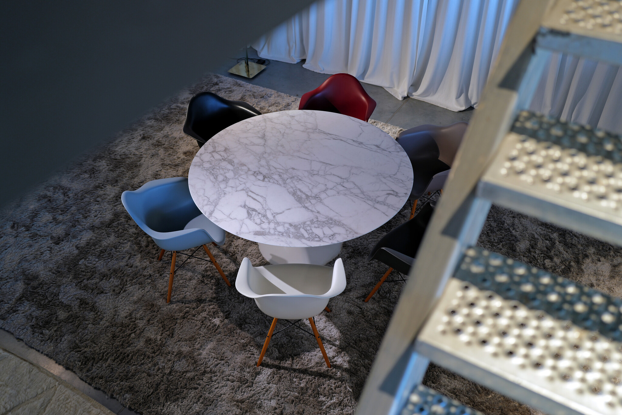 Multitonale Collector’s Set Vitra Eames Armchairs