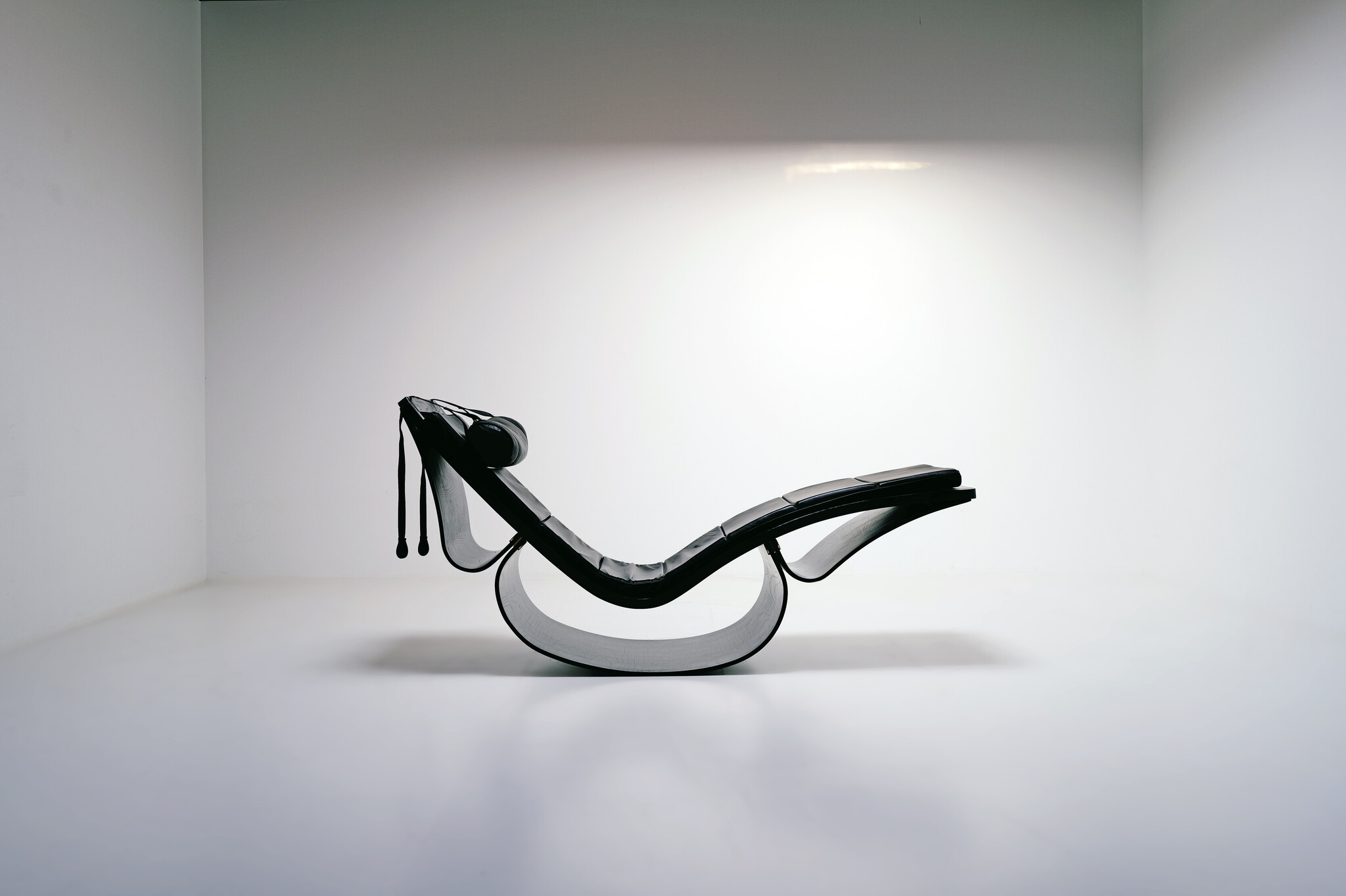 'Rio' Rocking Chaise Lounge by Oscar Niemeyer