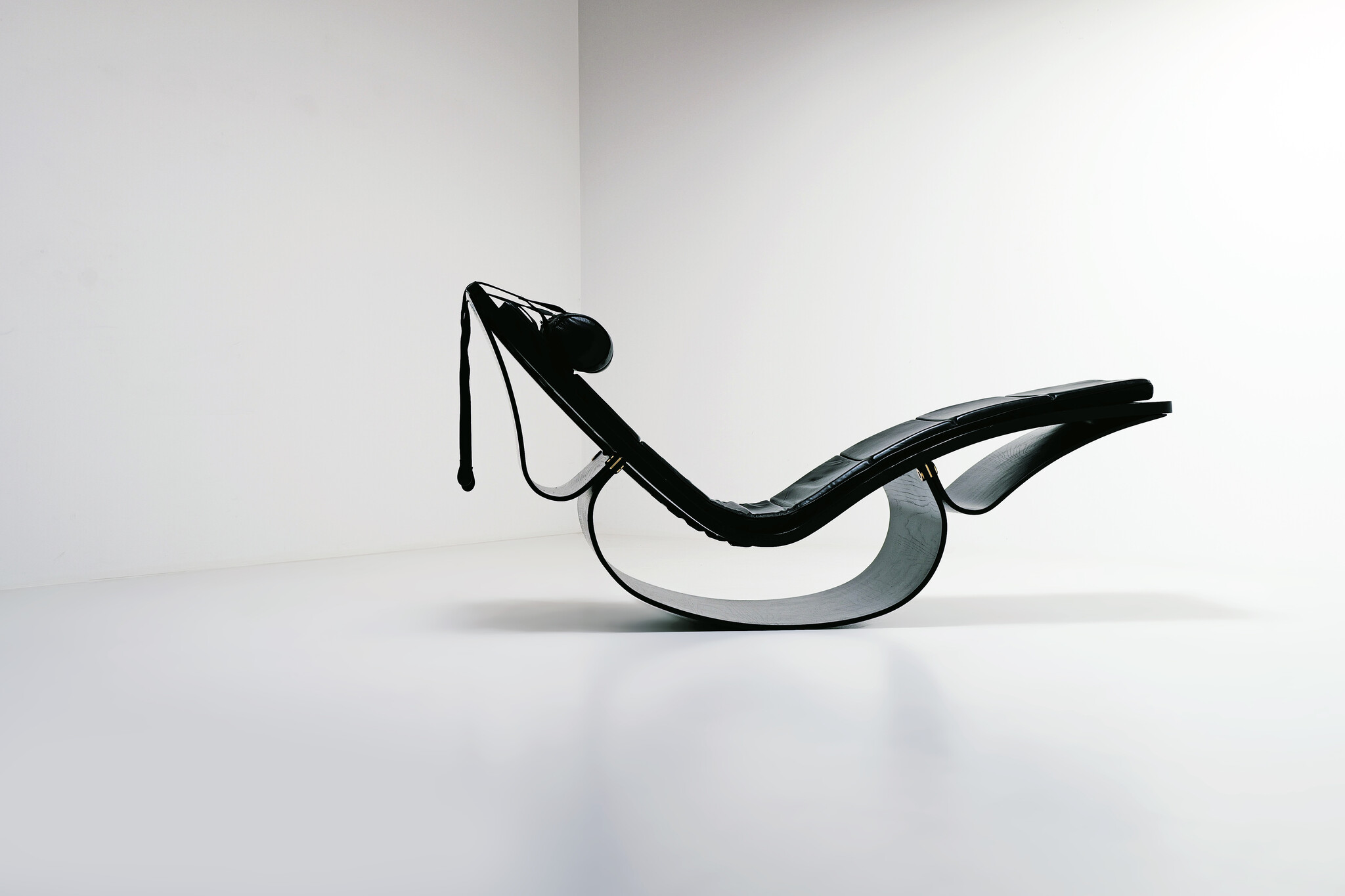 'Rio' Rocking Chaise Lounge by Oscar Niemeyer