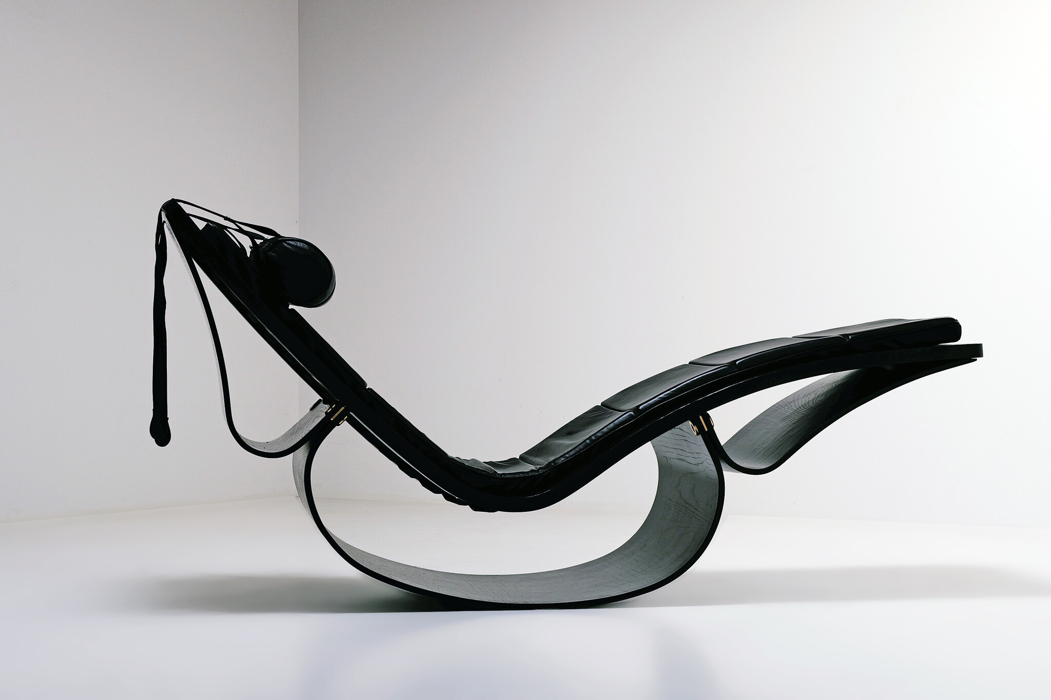 'Rio' Rocking Chaise Lounge by Oscar Niemeyer