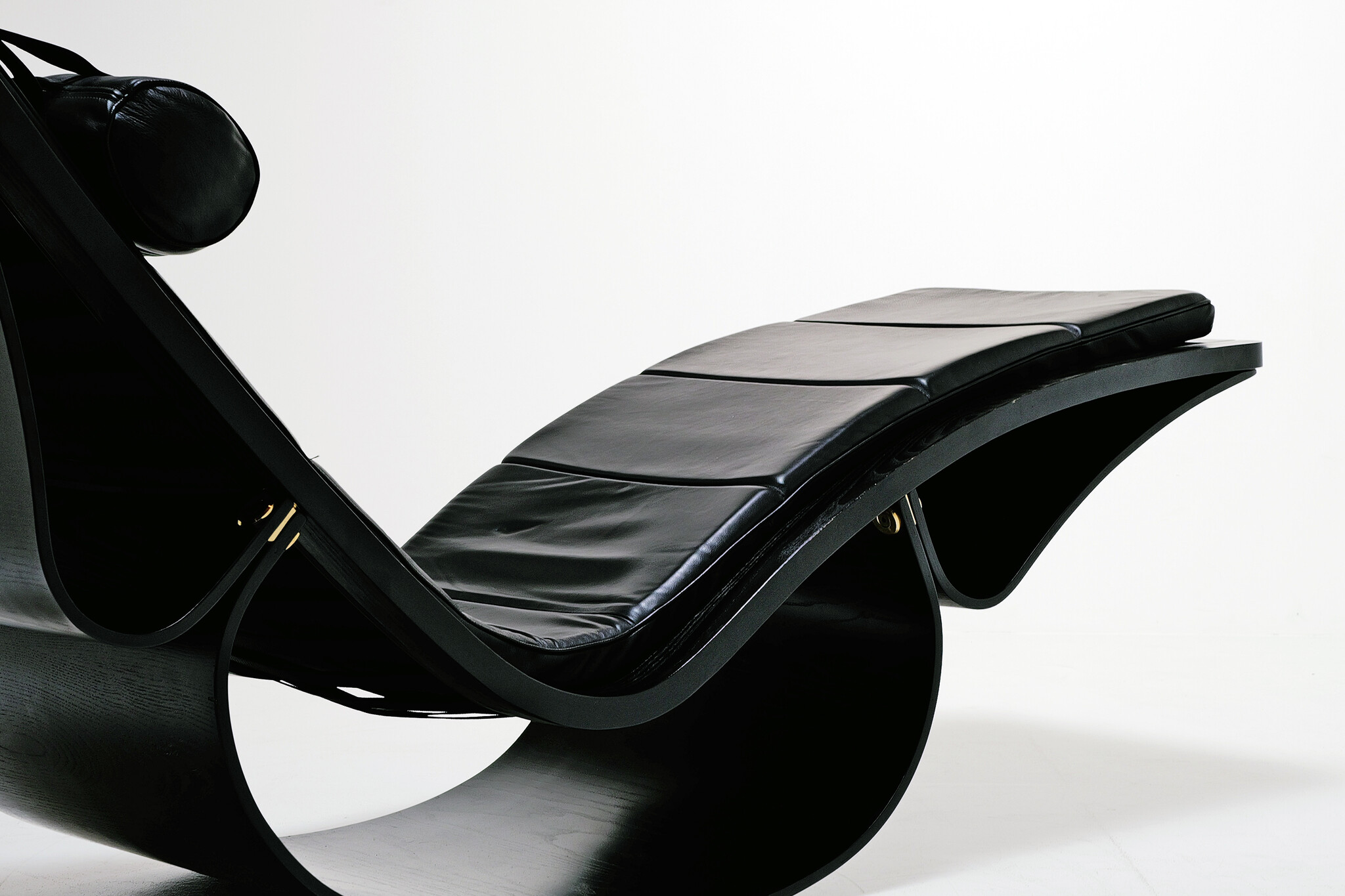 'Rio' Rocking Chaise Lounge by Oscar Niemeyer