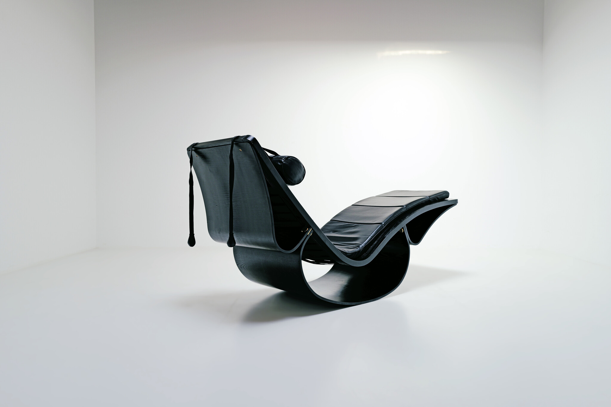 'Rio' Rocking Chaise Lounge by Oscar Niemeyer