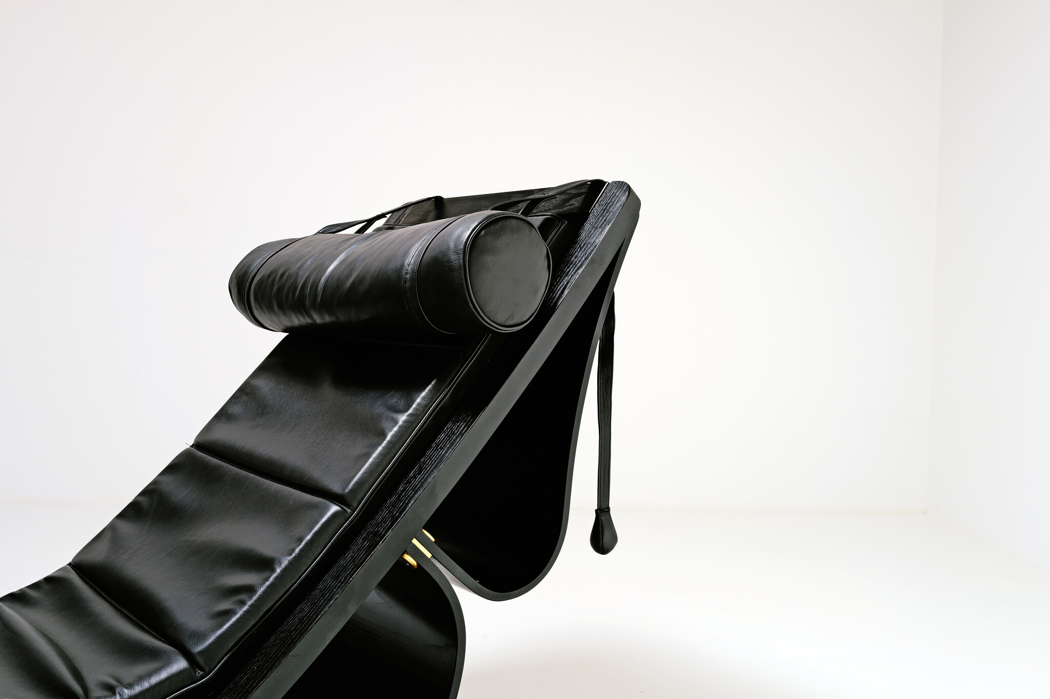 'Rio' Rocking Chaise Lounge by Oscar Niemeyer