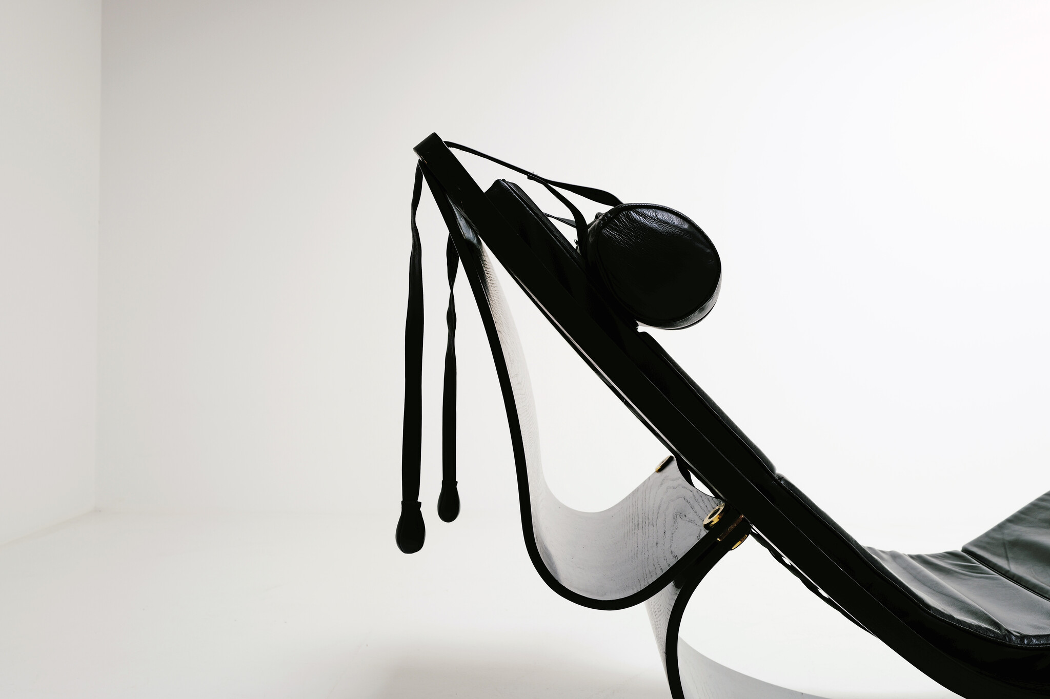 'Rio' Rocking Chaise Lounge by Oscar Niemeyer