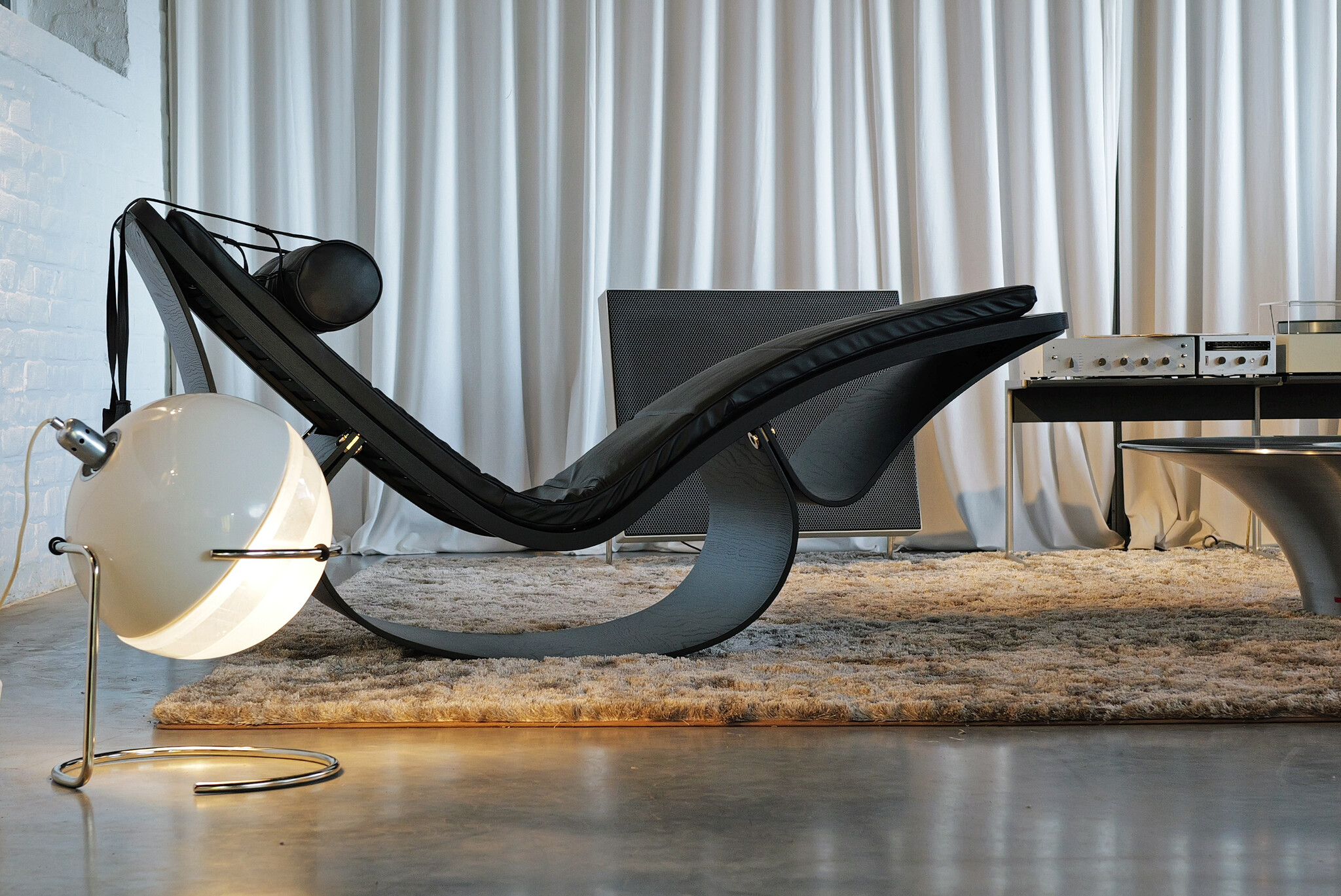 'Rio' Rocking Chaise Lounge by Oscar Niemeyer