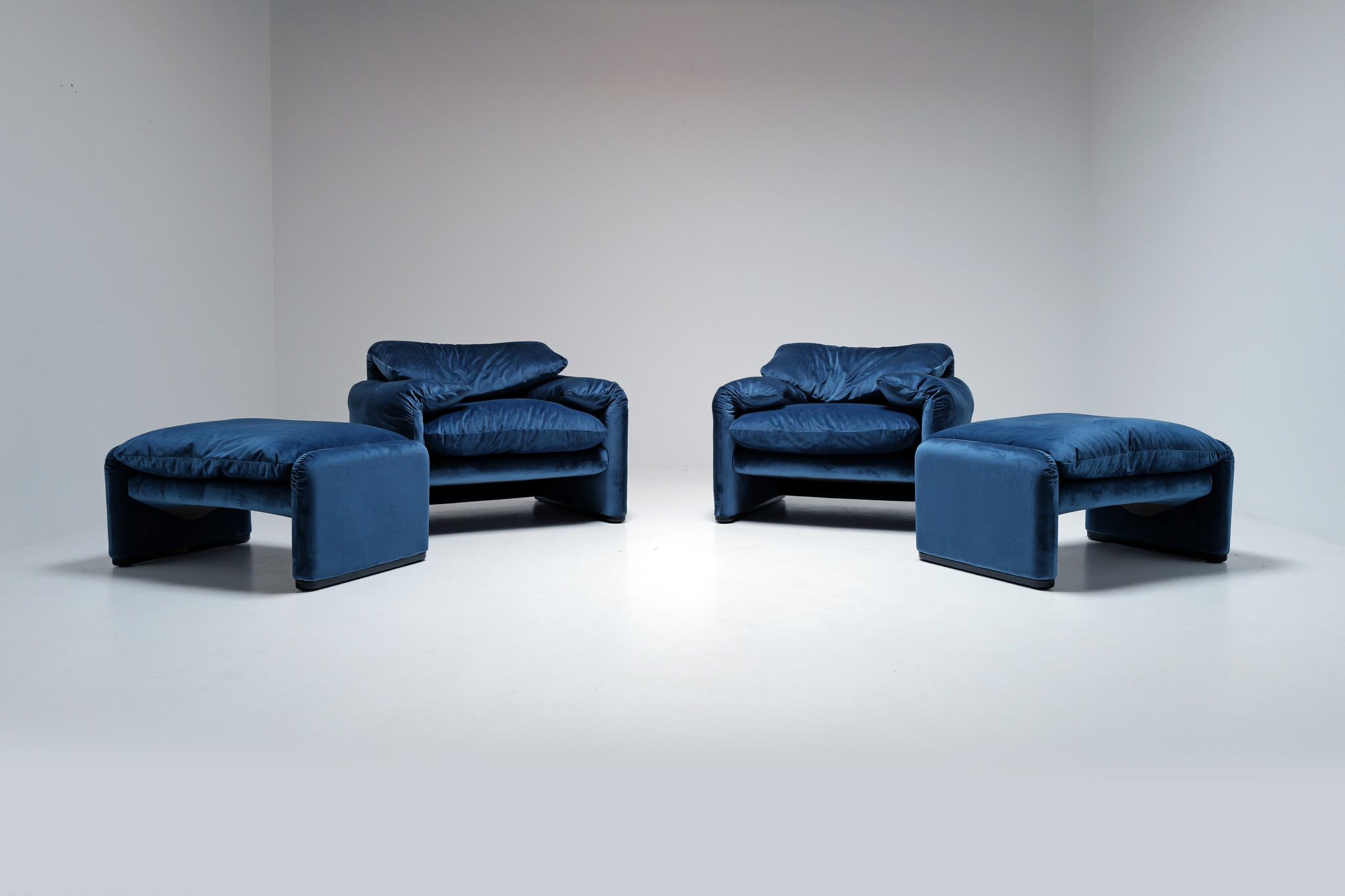 Maralunga clubs door Vico Magistretti voor Cassina