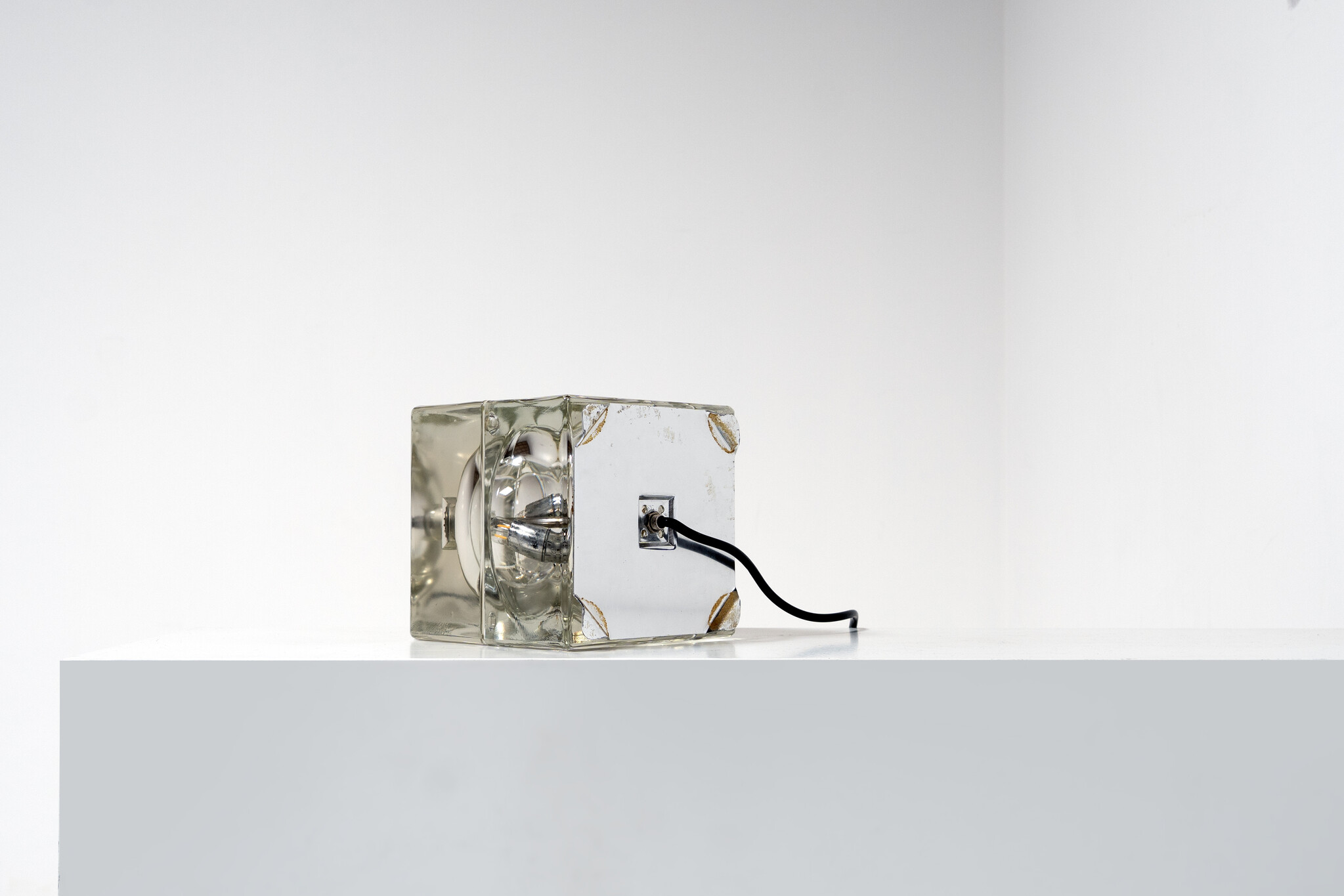 Cubosphere tafel Lamp ontworpen door Alessandro Mendini