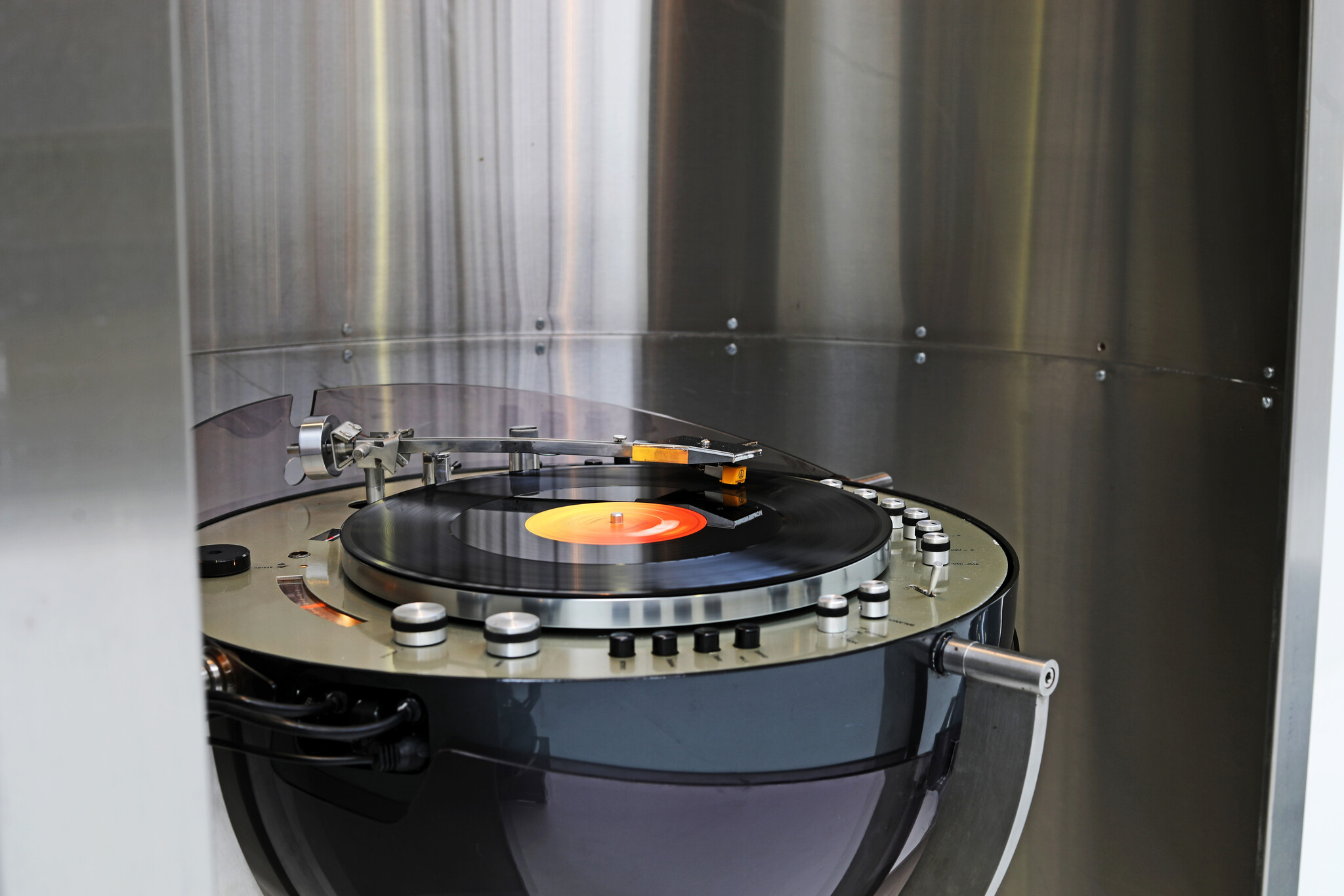 Helium Space Age globe stereo designed by Alain Carré, 1968