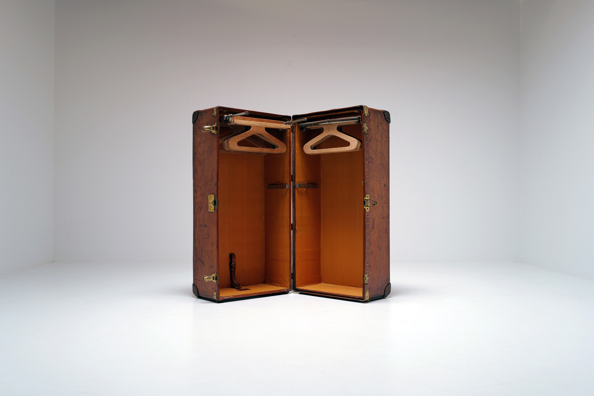 Louis Vuitton leather wardrobe trunk, 1920s