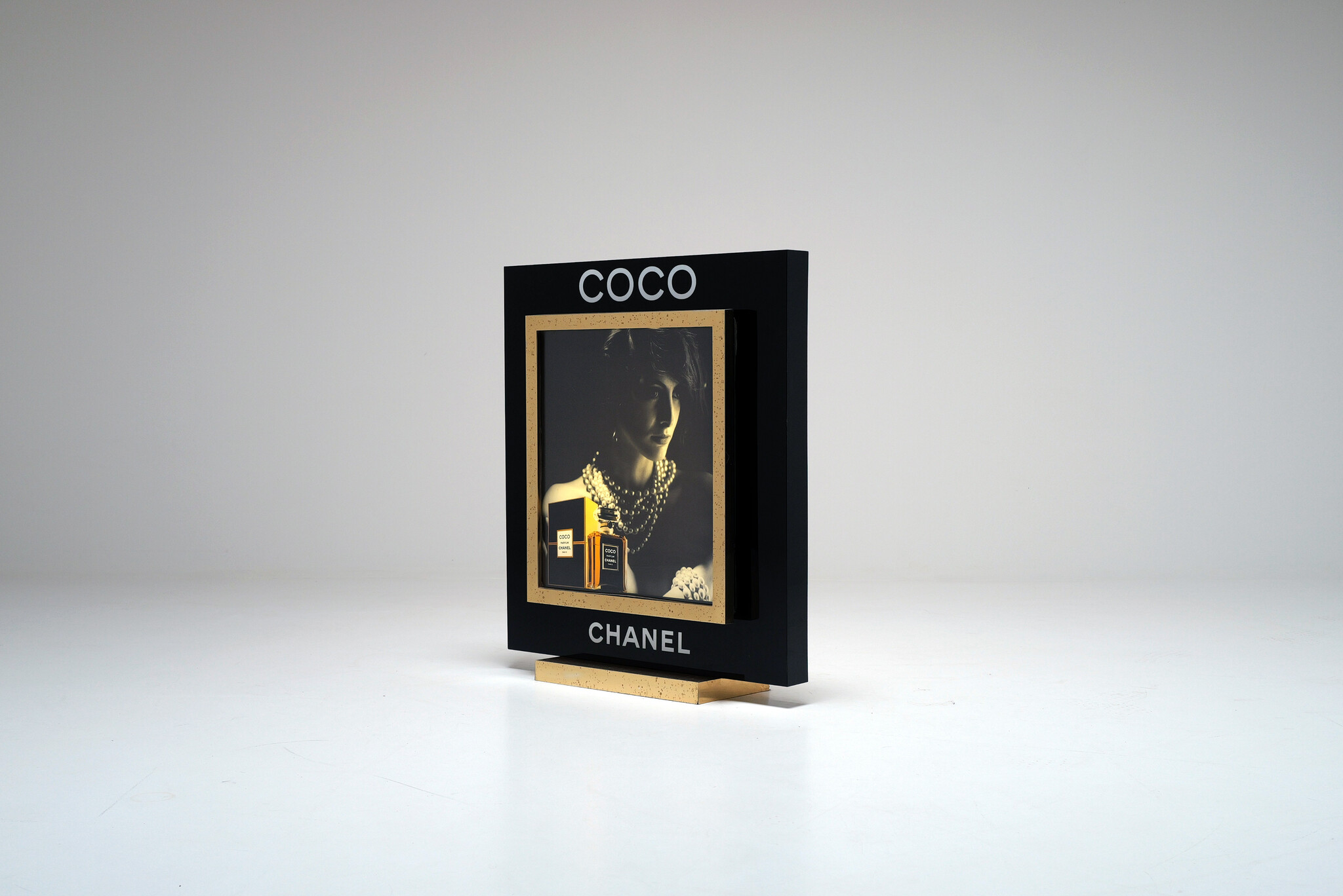 Original illuminated CHANEL display featuring Inès de la Fressange