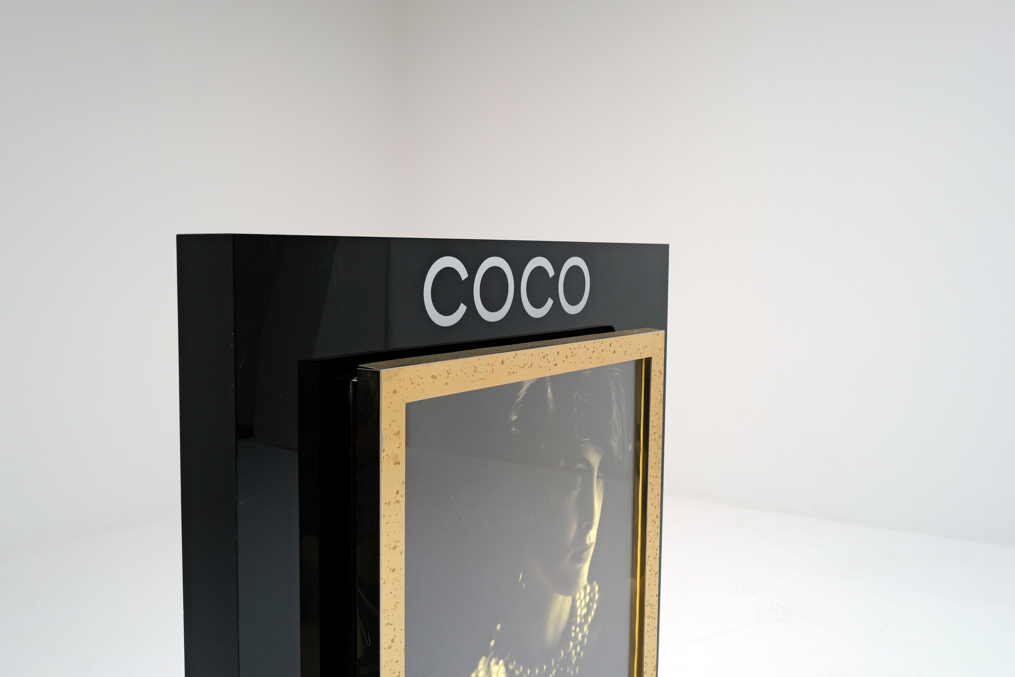 Original illuminated CHANEL display featuring Inès de la Fressange