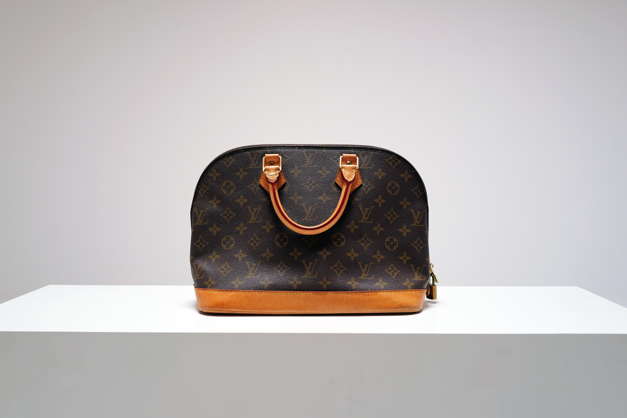 Louis Vuitton Alma MM Bag monogram canvas