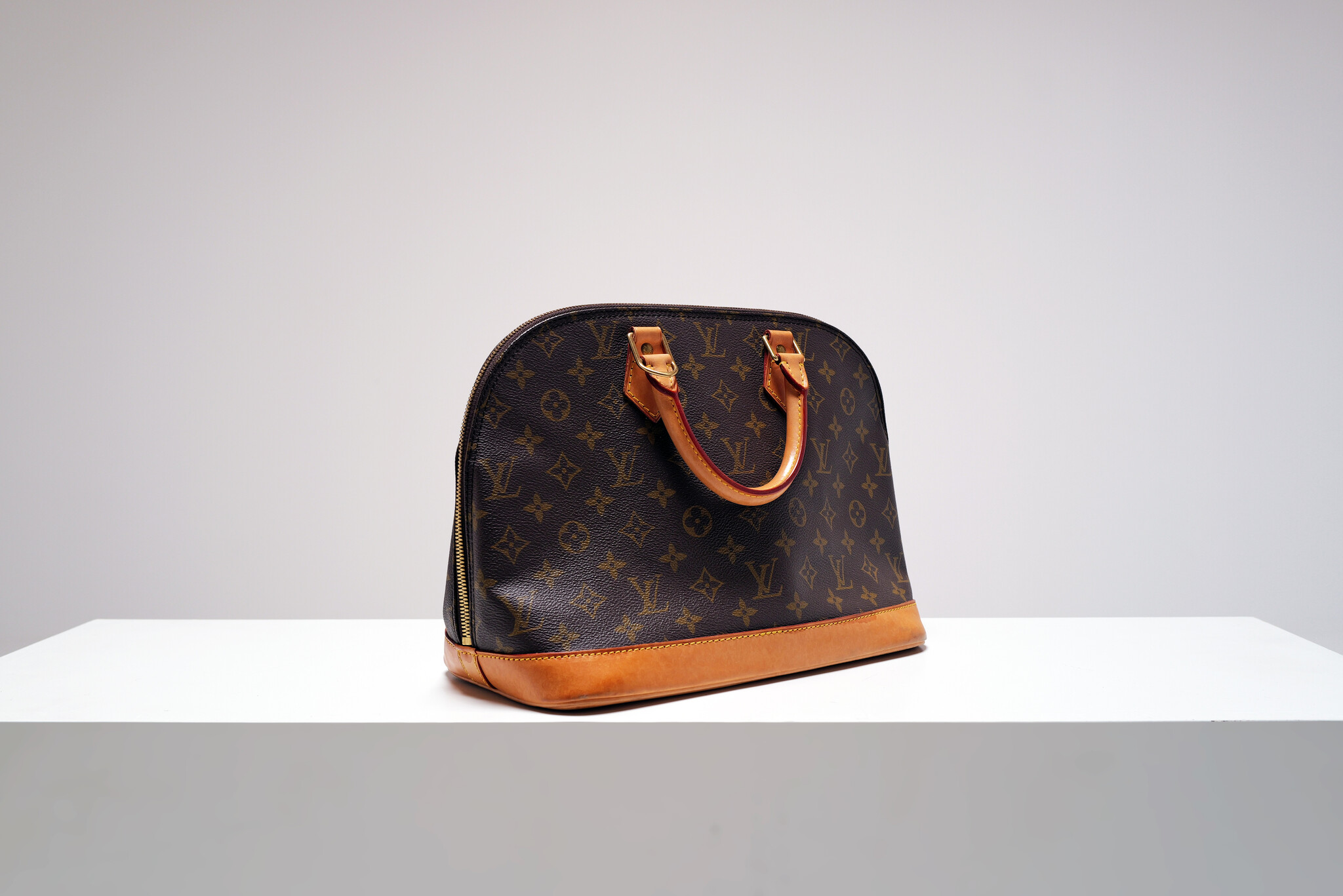 Louis Vuitton Alma MM Bag monogram canvas