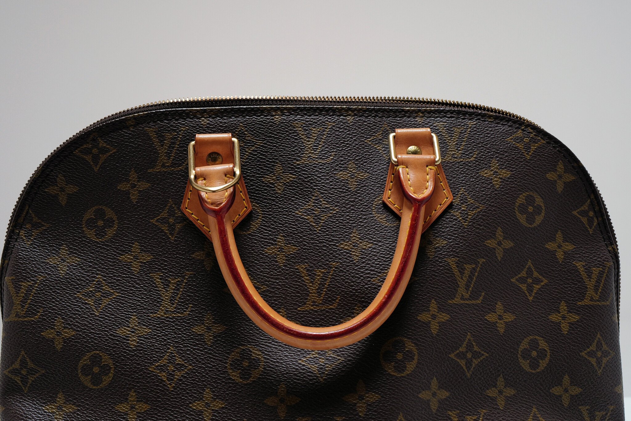 Louis Vuitton Alma MM Bag monogram canvas