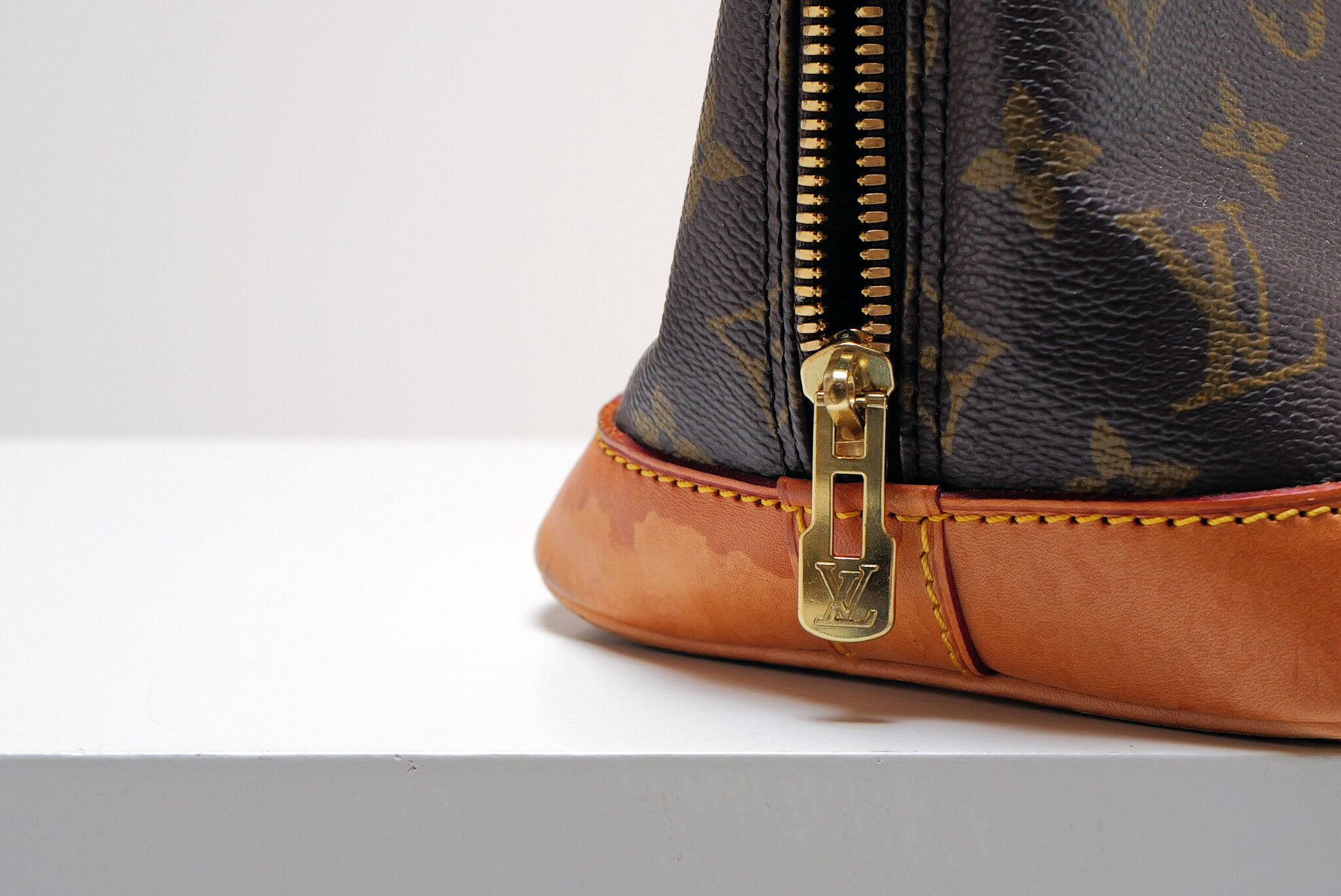 Louis Vuitton Alma MM Bag monogram canvas