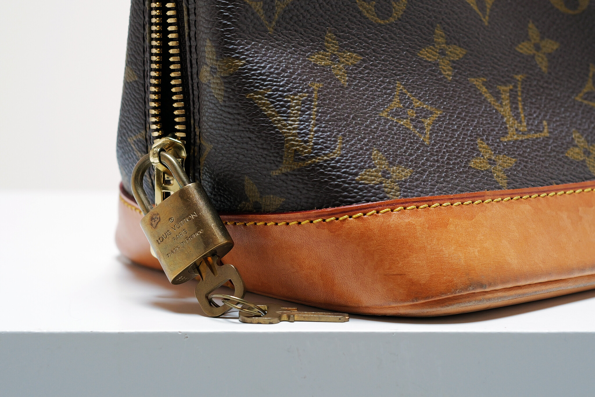 Louis Vuitton Alma MM Bag monogram canvas