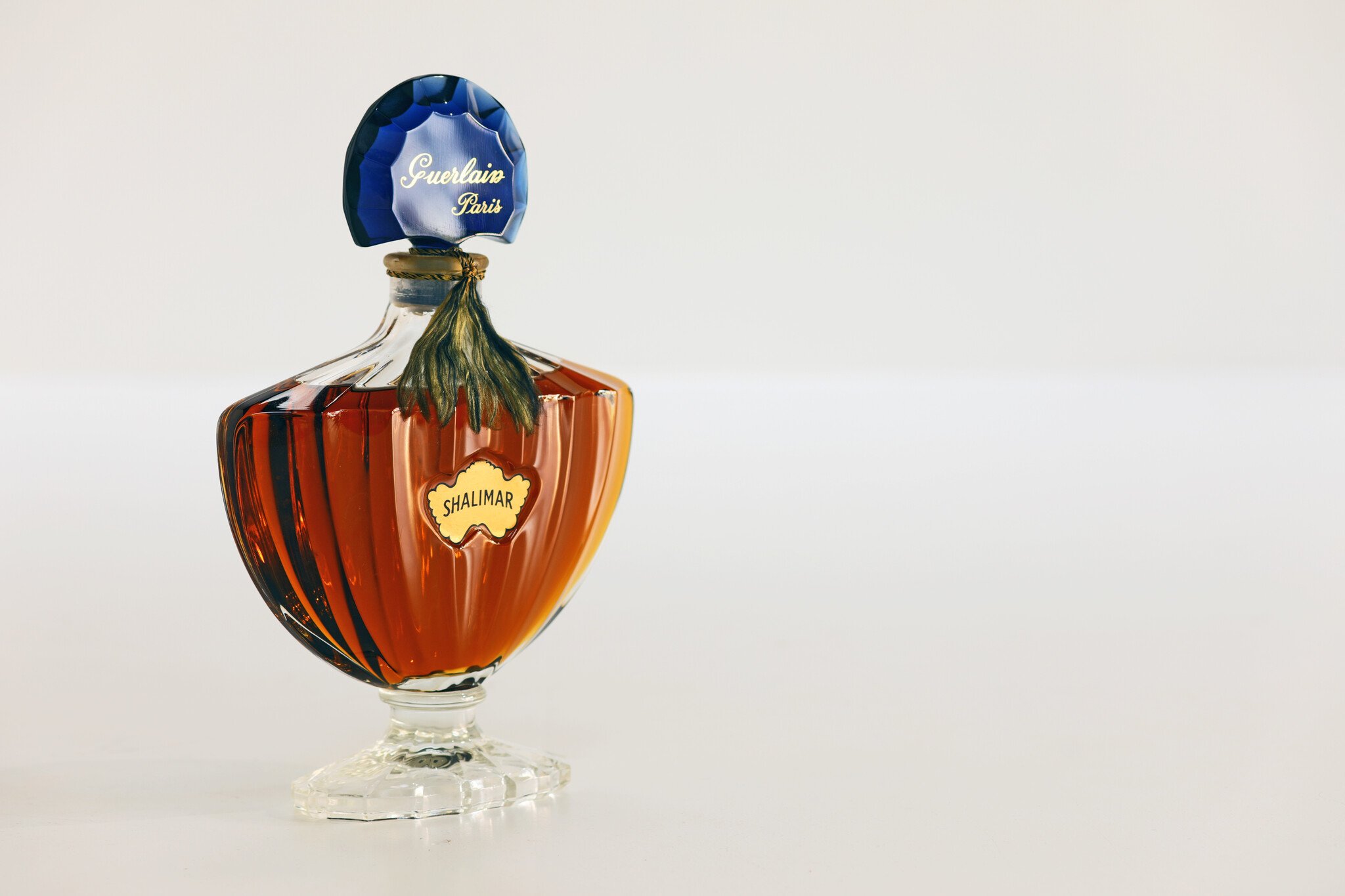 Flacon iconique de parfum Guerlain Shalimar XXL