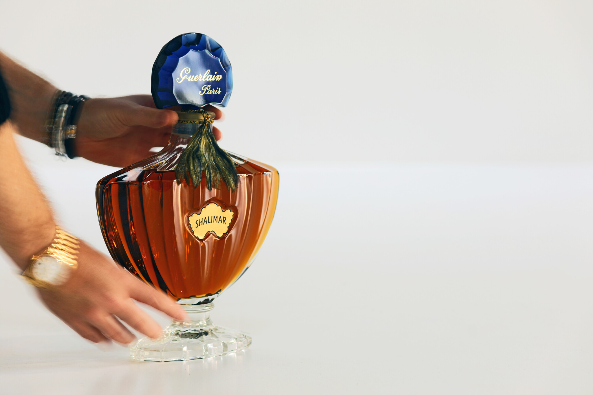 Flacon iconique de parfum Guerlain Shalimar XXL