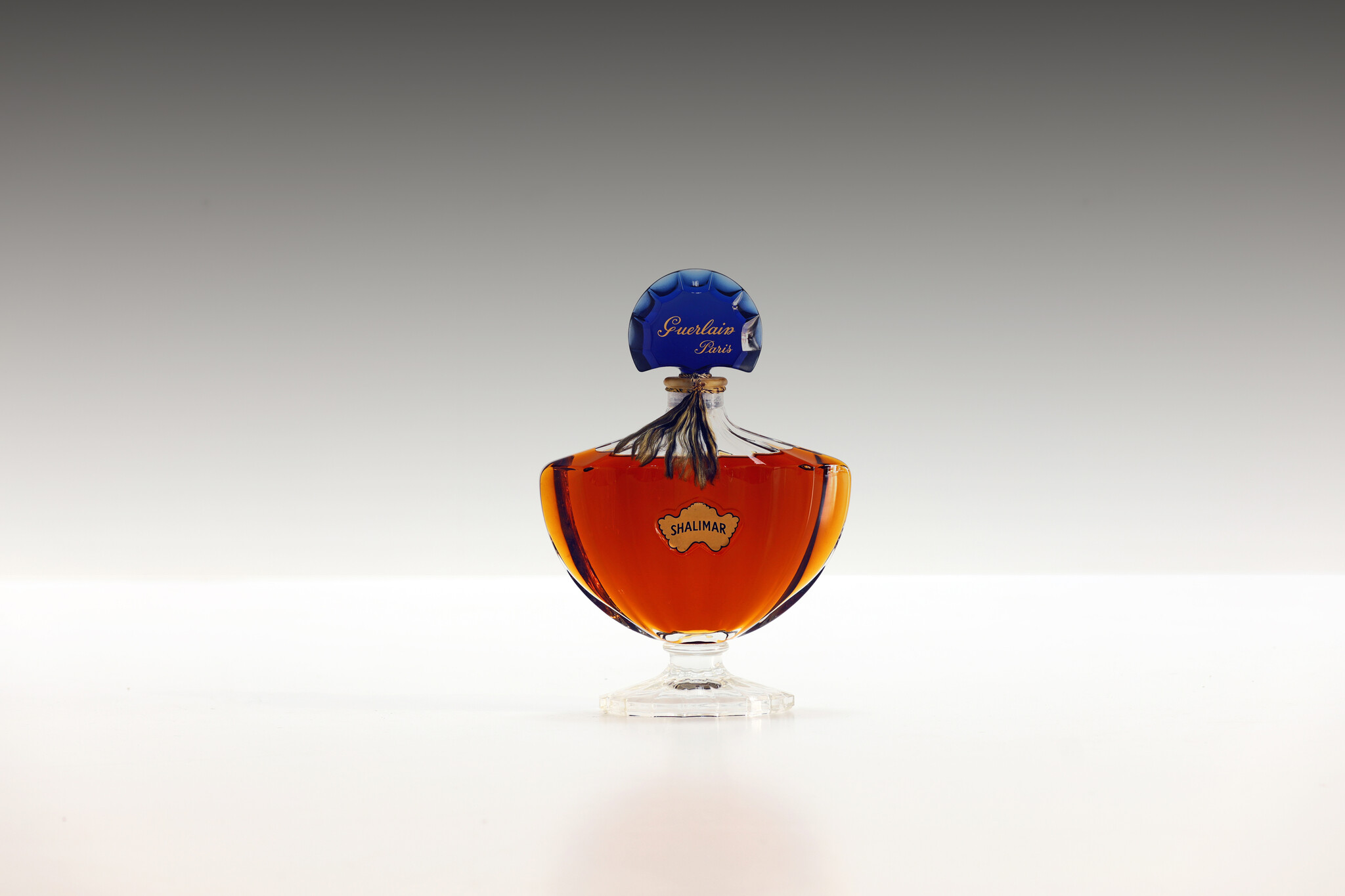 Flacon iconique de parfum Guerlain Shalimar XXL