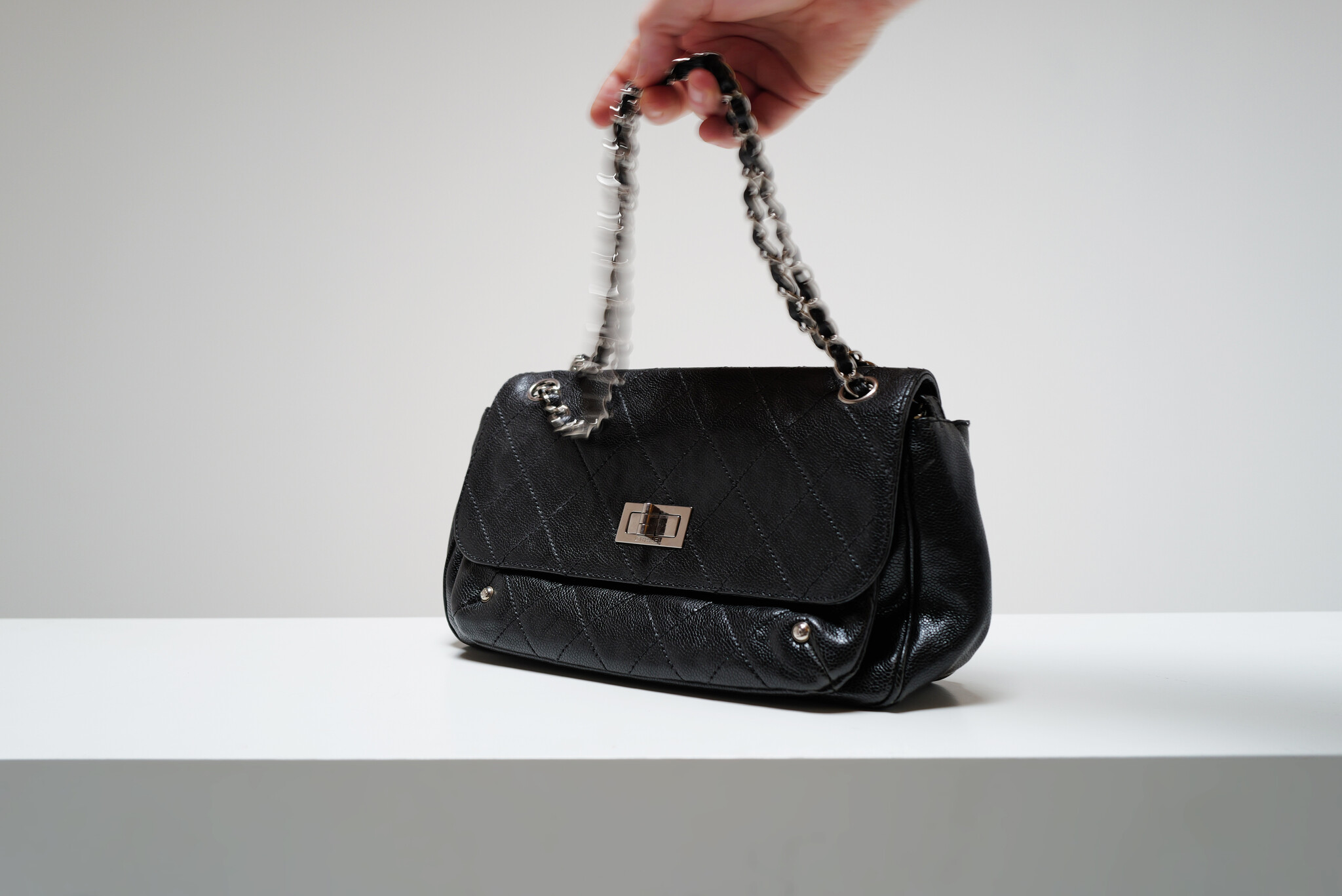 Chanel Black Quilted Caviar Leather Reissue schoudertas