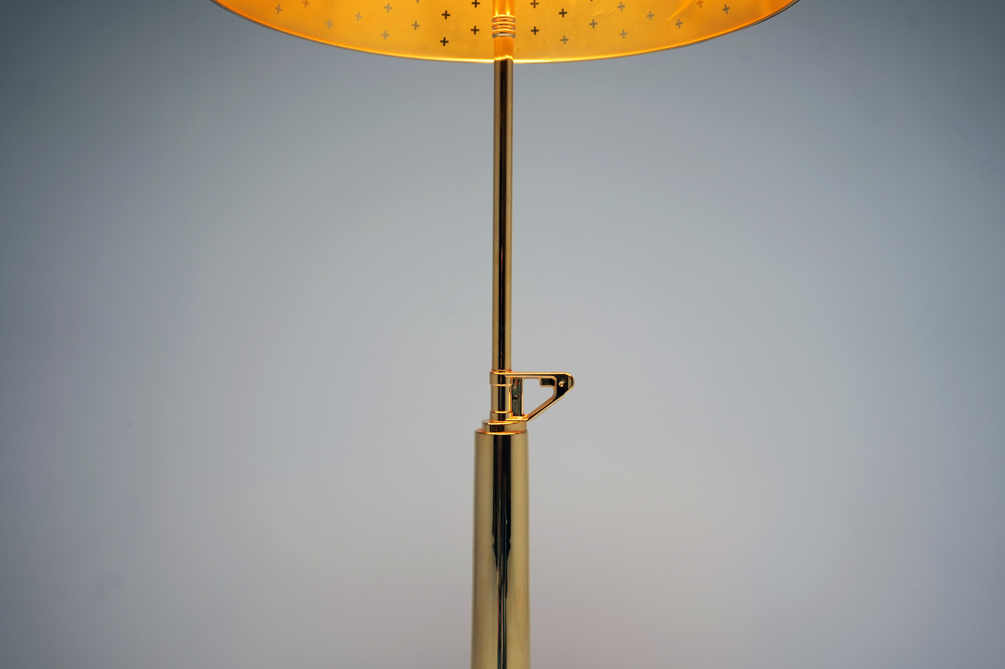 Lampadaire Gun plaqué or 18 carats de Philippe Starck pour FLOS