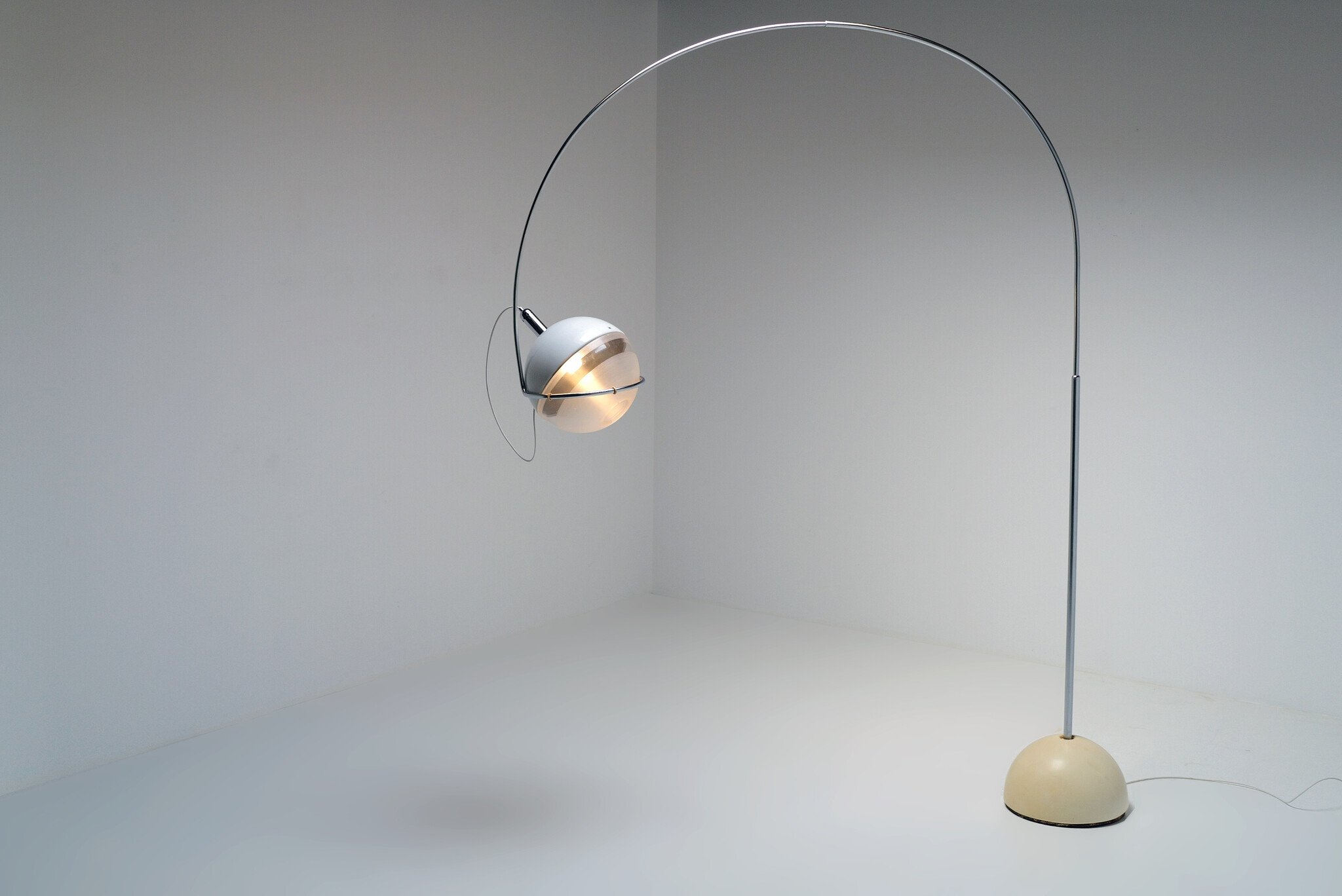 Spaceage vloerlamp van Fabio Lenci voor Guzzini, 1970's