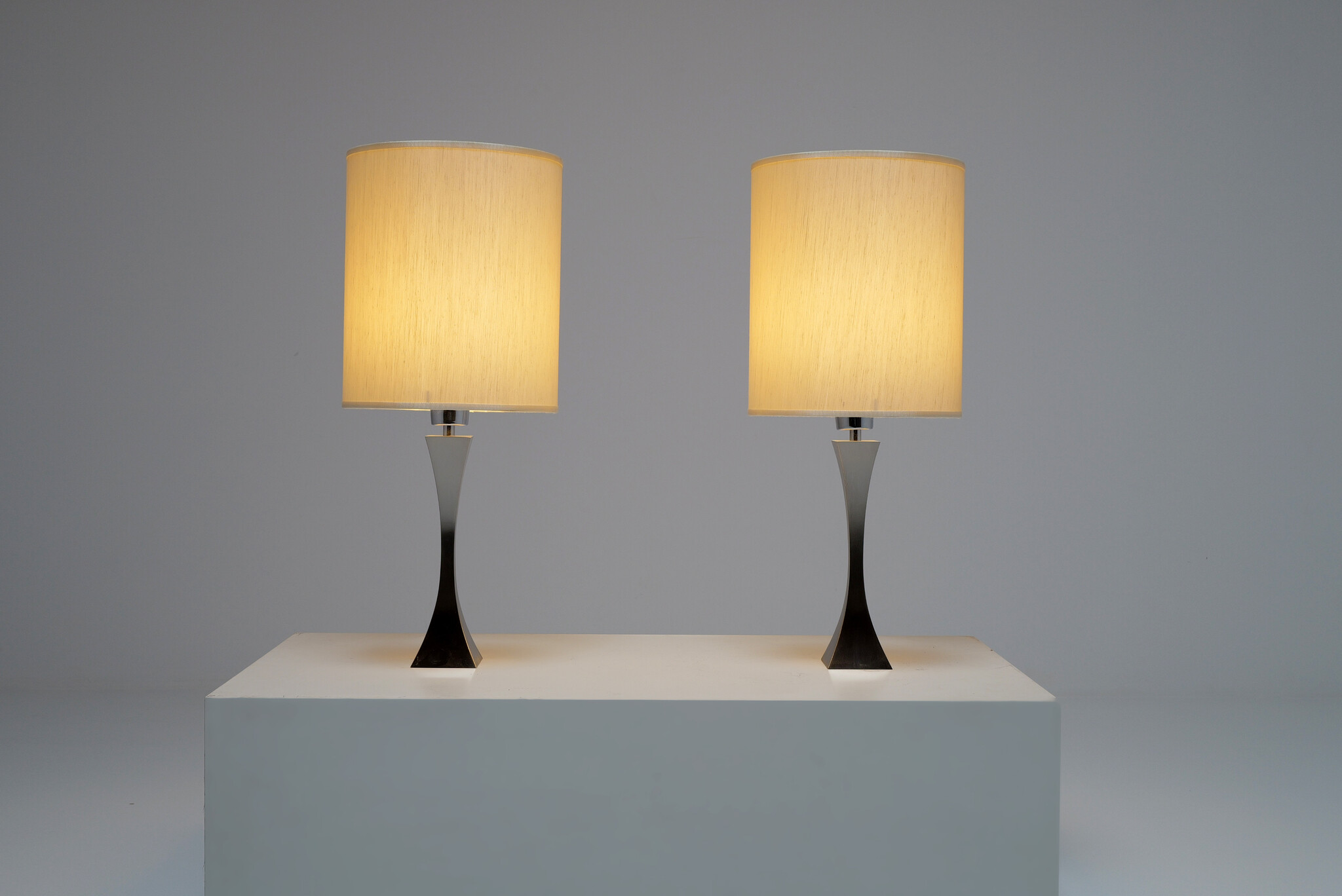 Set RVS Pyramid tafellampen – Tonello & Montagna Grillo voor High Society