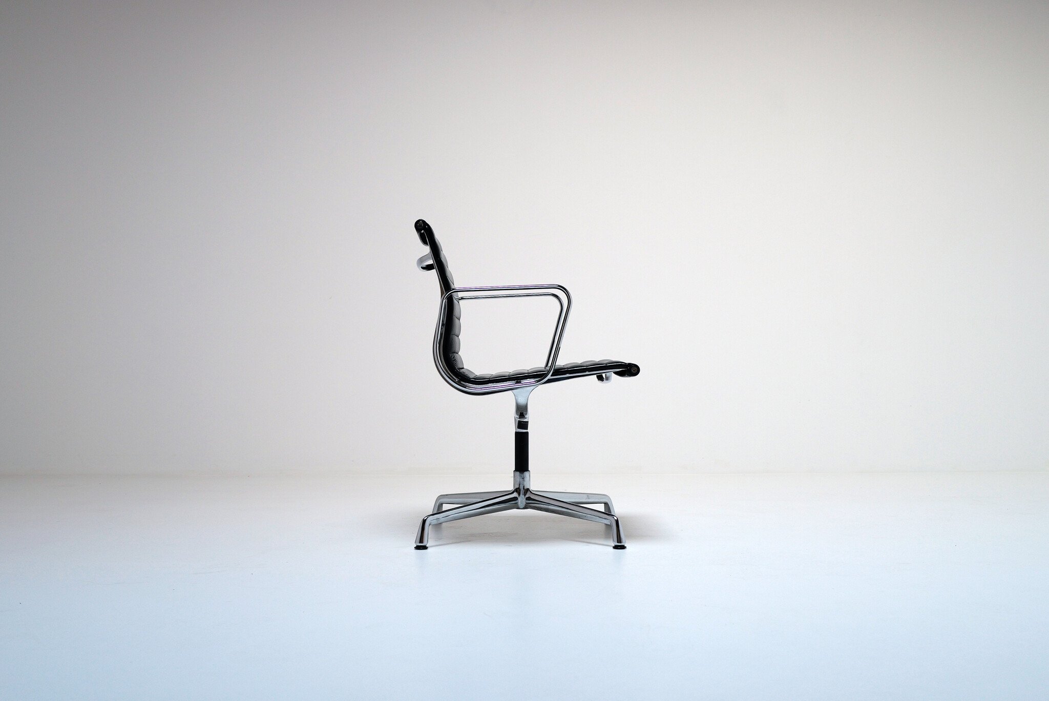 Set Eames chairs van Charles Eames