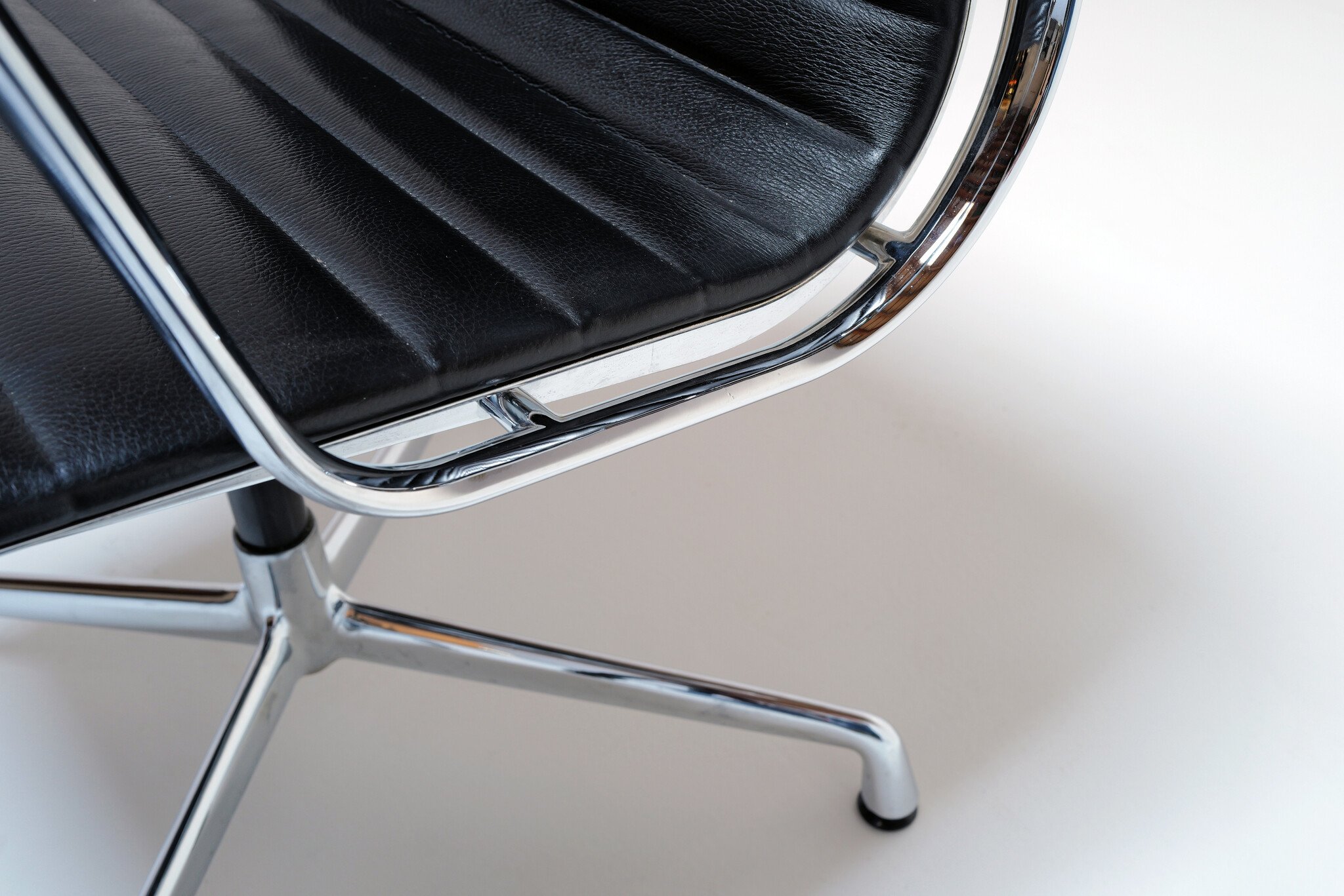 Set Eames chairs van Charles Eames