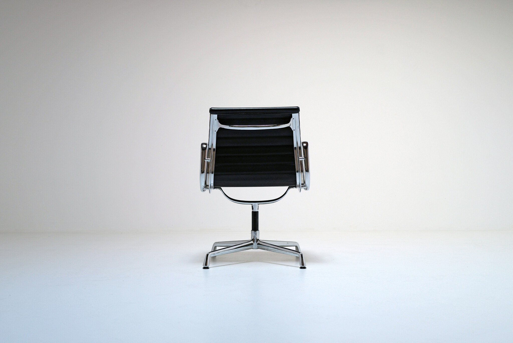 Set Eames chairs van Charles Eames