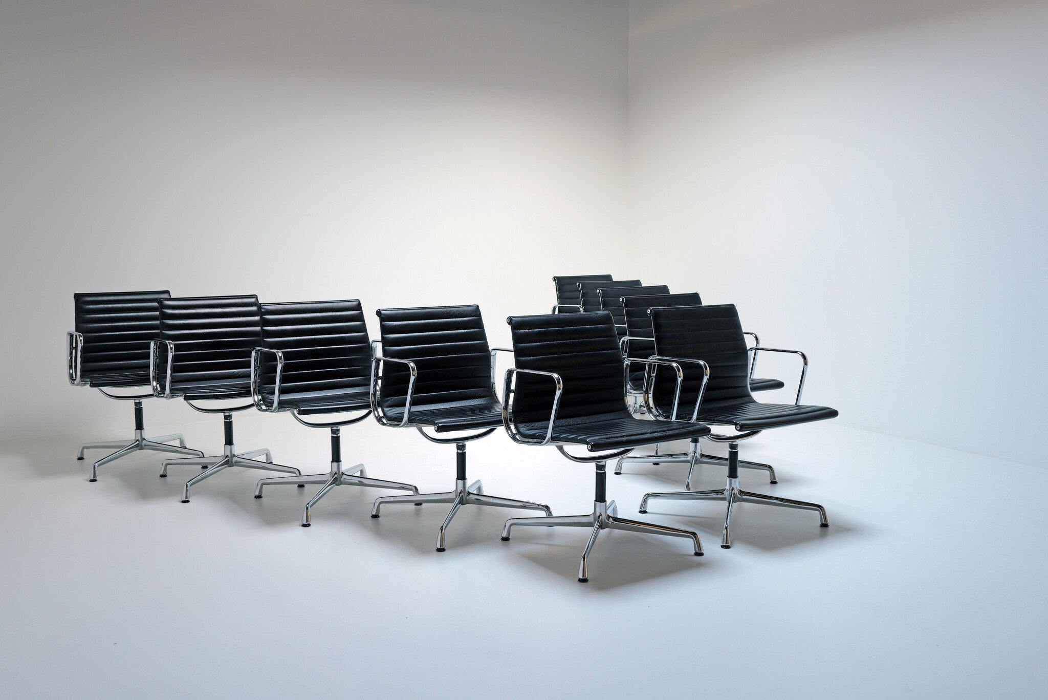 Set Eames chairs van Charles Eames