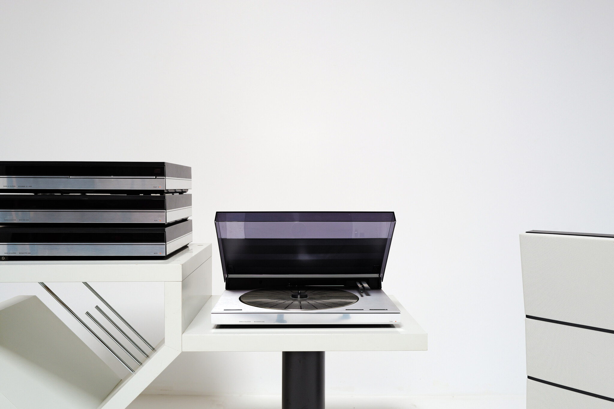 Zeldzaam compleet BeoSystem 6500 met origineel B&O meubel